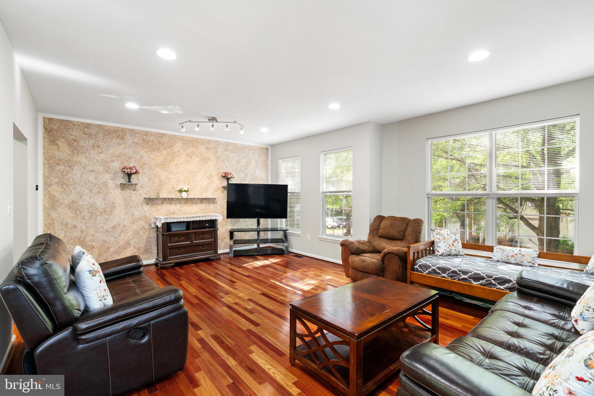 BROADLANDS - Residential
