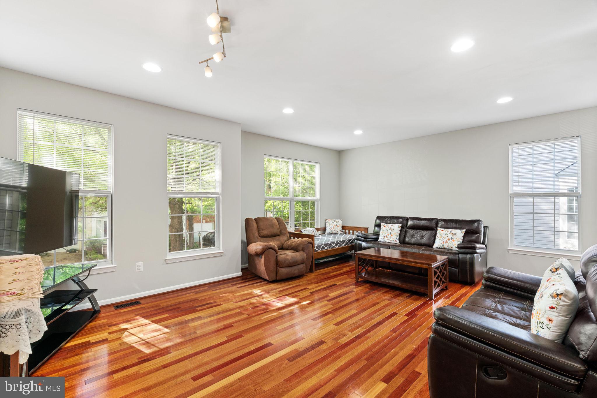 BROADLANDS - Residential