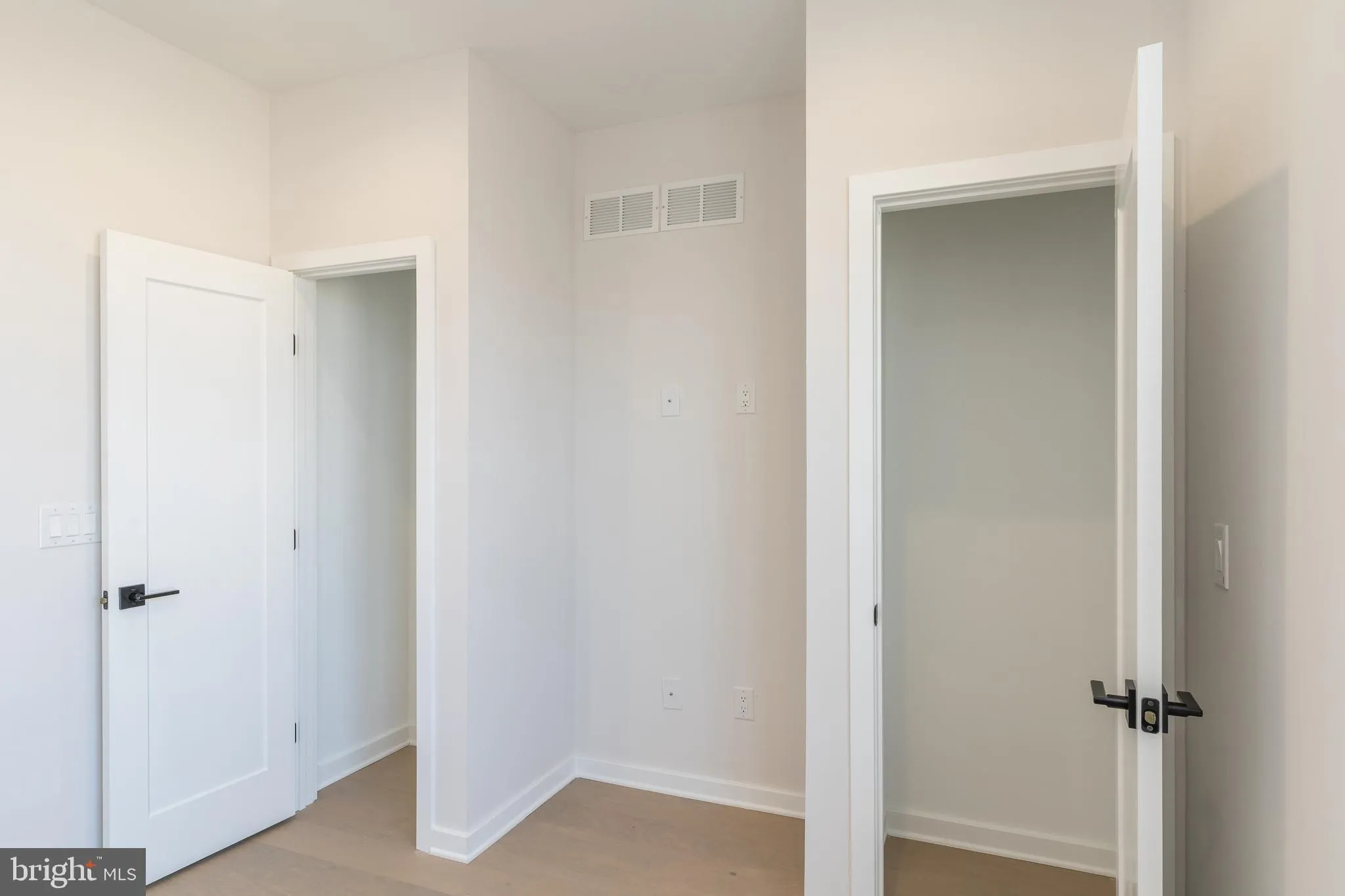 Philadelphia, Pennsylvania 19148, United States, 4 Bedrooms Bedrooms, ,3 BathroomsBathrooms,Residential,Pending,128802