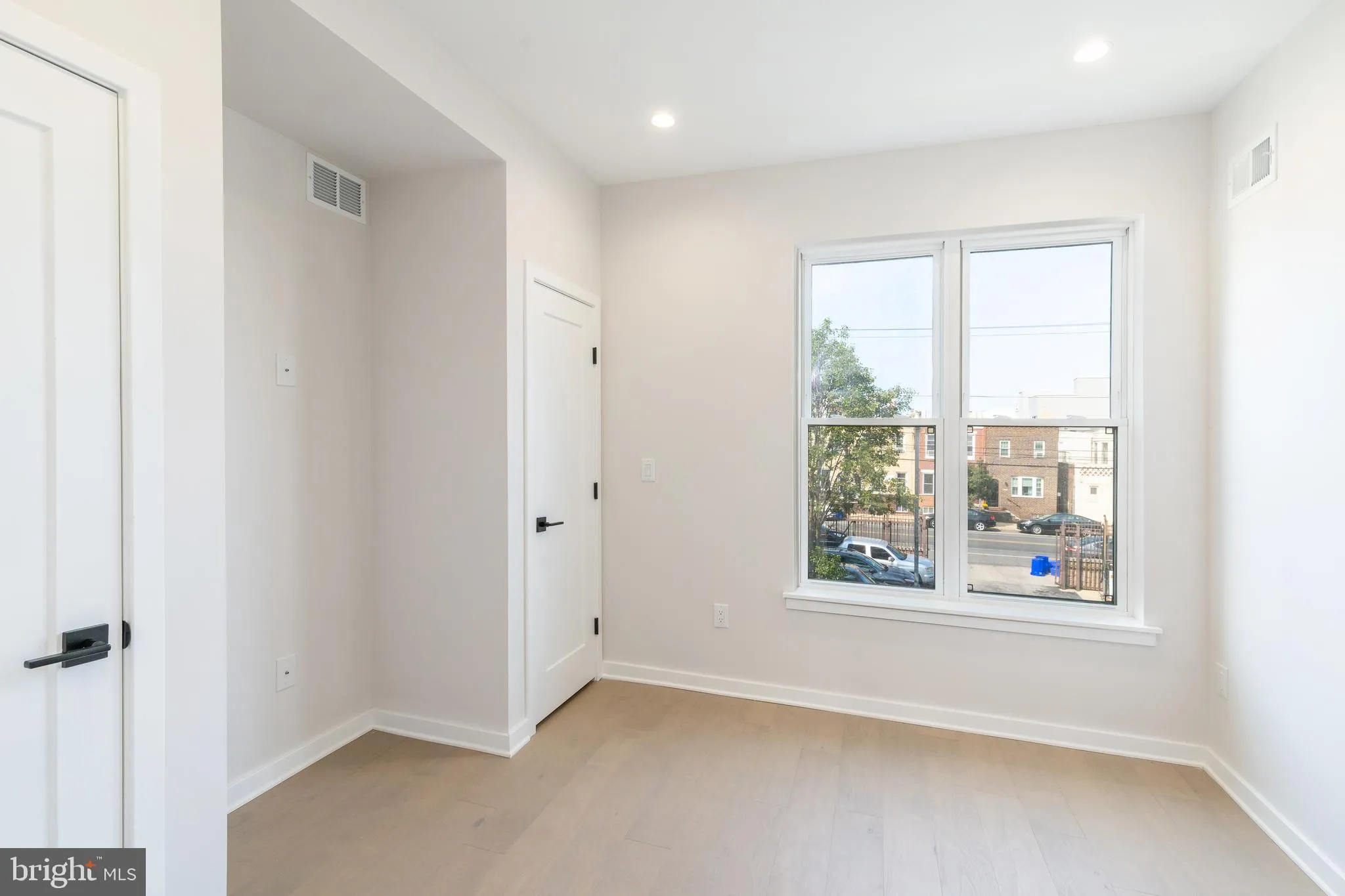 Philadelphia, Pennsylvania 19148, United States, 4 Bedrooms Bedrooms, ,3 BathroomsBathrooms,Residential,Pending,128802