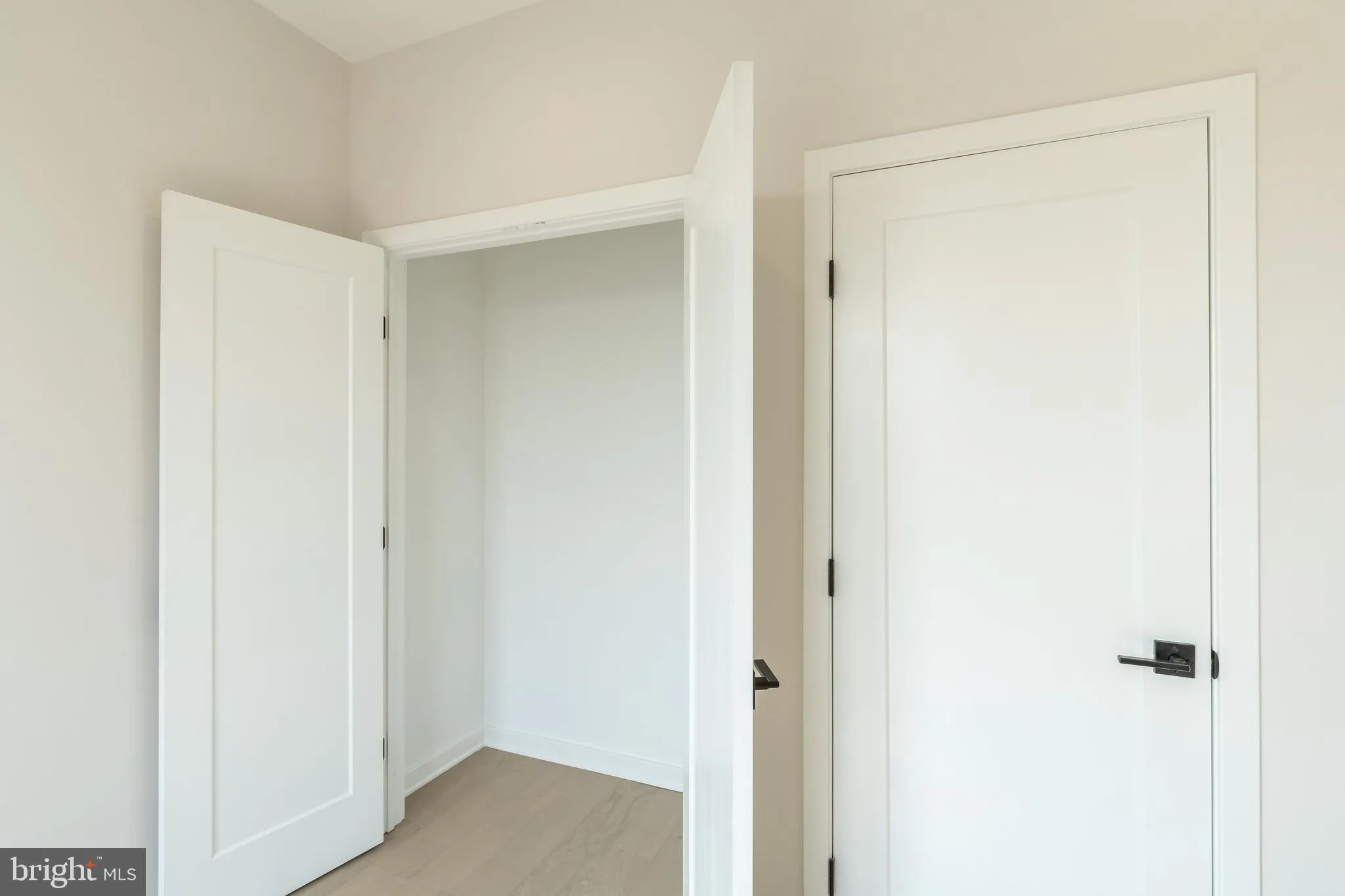 Philadelphia, Pennsylvania 19148, United States, 4 Bedrooms Bedrooms, ,3 BathroomsBathrooms,Residential,Pending,128802