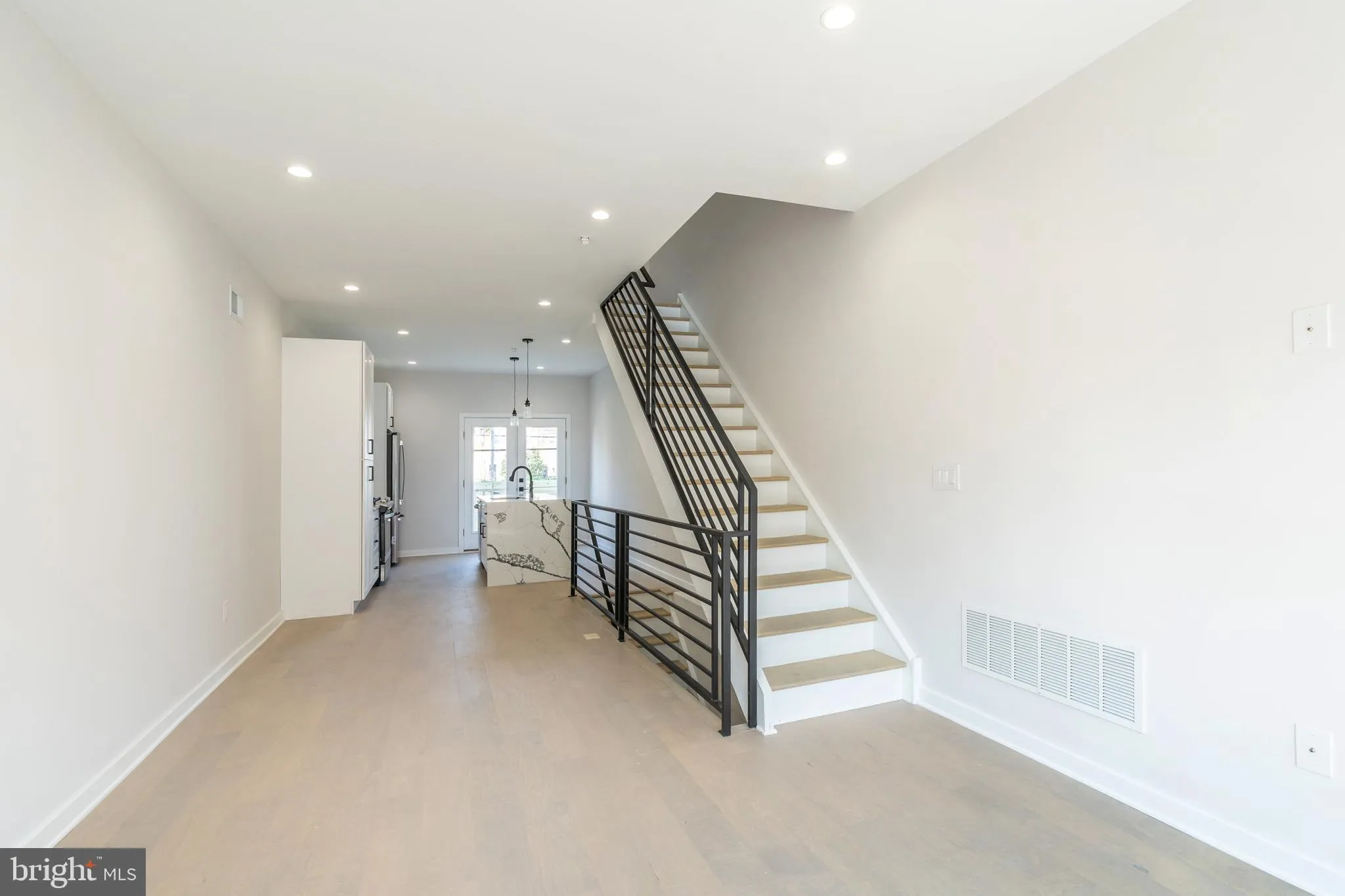 Philadelphia, Pennsylvania 19148, United States, 4 Bedrooms Bedrooms, ,3 BathroomsBathrooms,Residential,Pending,128802