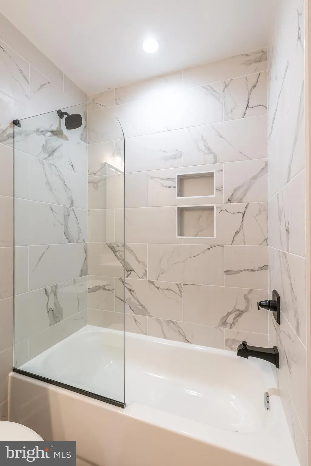 Philadelphia, Pennsylvania 19148, United States, 4 Bedrooms Bedrooms, ,3 BathroomsBathrooms,Residential,Pending,128802