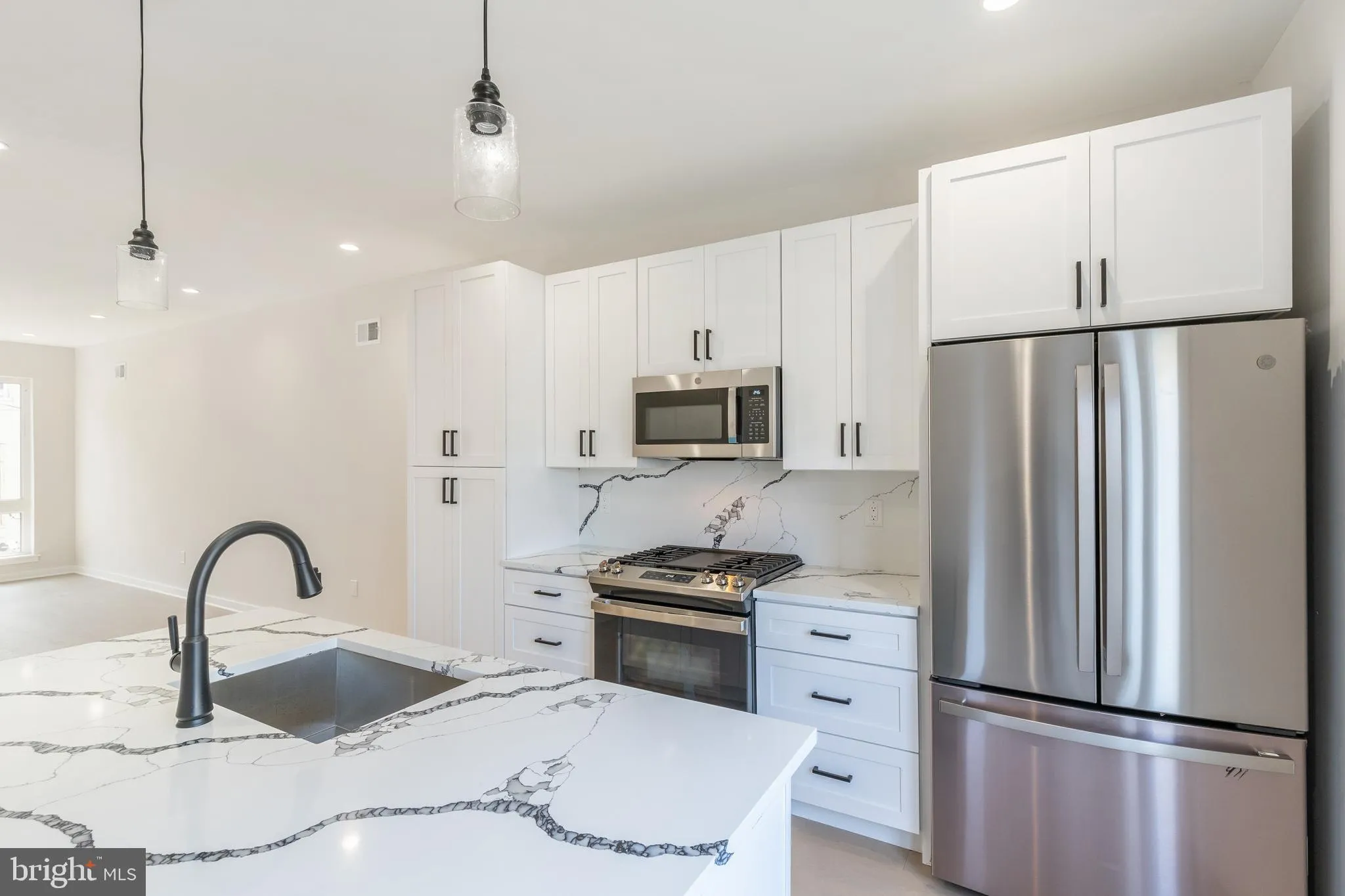 Philadelphia, Pennsylvania 19148, United States, 4 Bedrooms Bedrooms, ,3 BathroomsBathrooms,Residential,Pending,128802