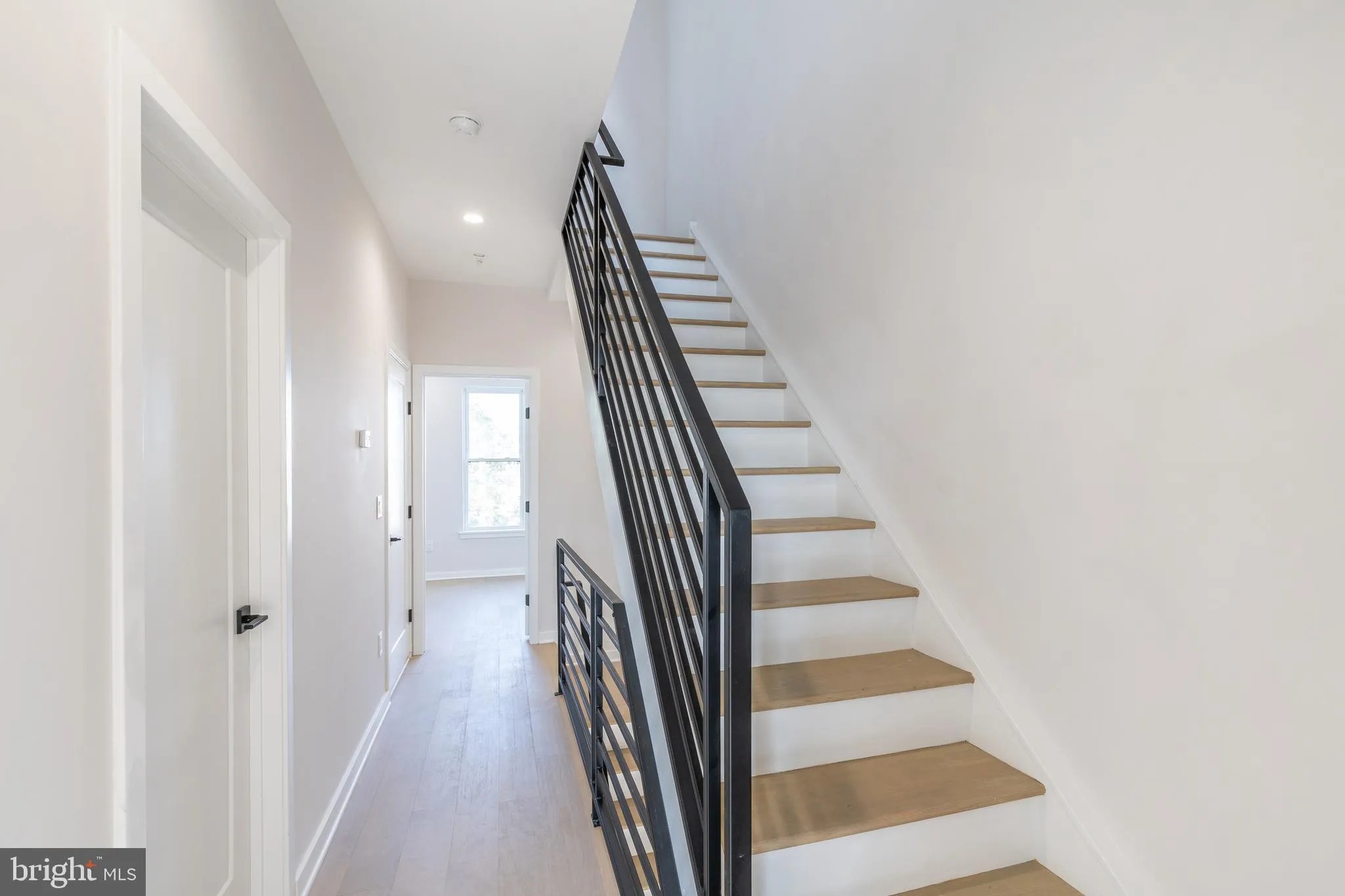 Philadelphia, Pennsylvania 19148, United States, 4 Bedrooms Bedrooms, ,3 BathroomsBathrooms,Residential,Pending,128802