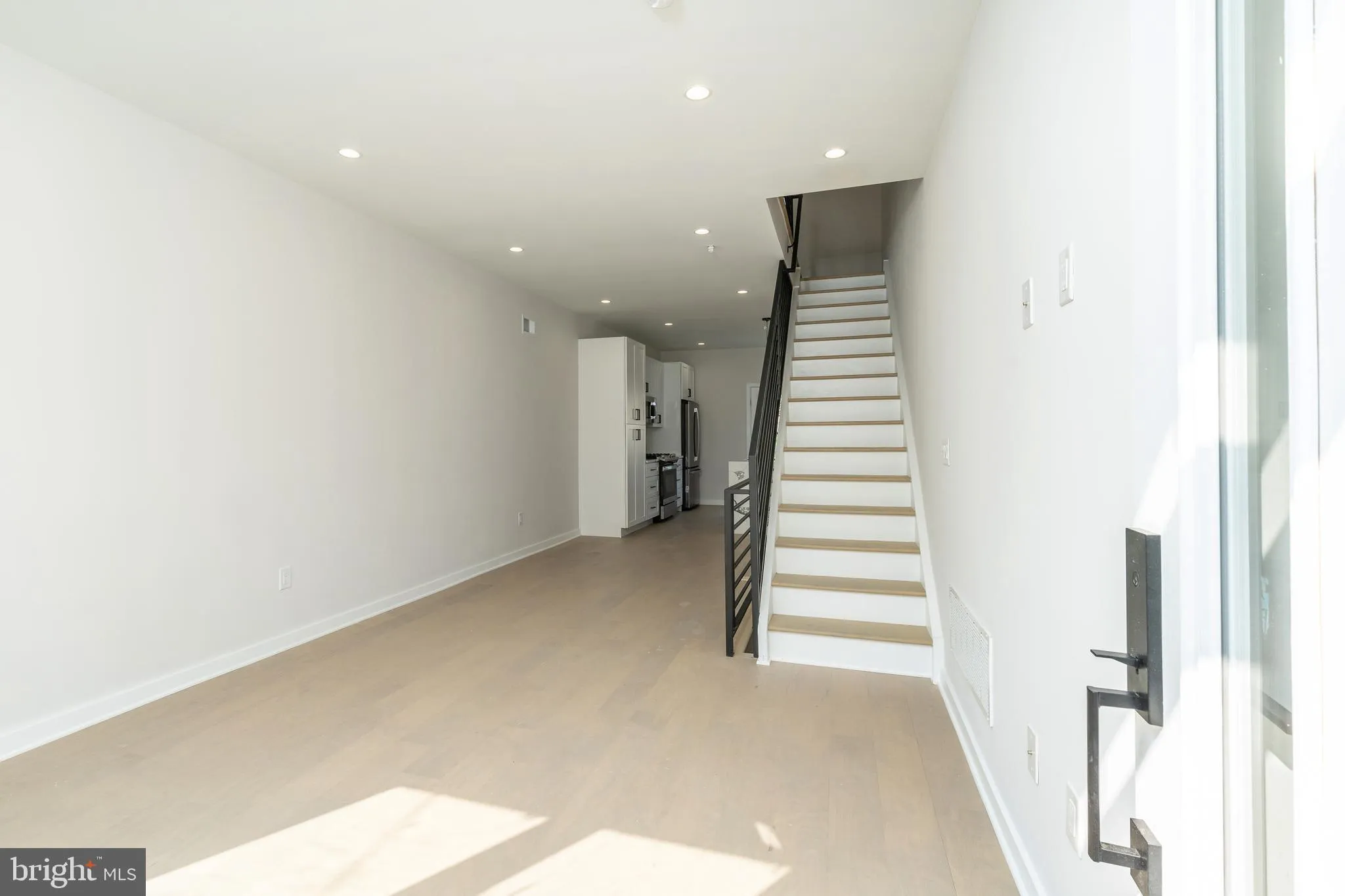 Philadelphia, Pennsylvania 19148, United States, 4 Bedrooms Bedrooms, ,3 BathroomsBathrooms,Residential,Pending,128802