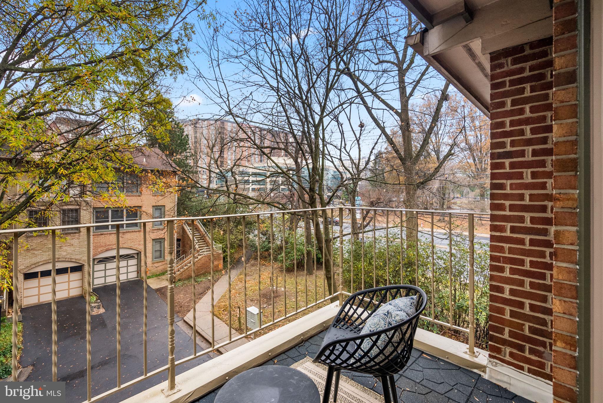 WOODSIDE PARK - Residential