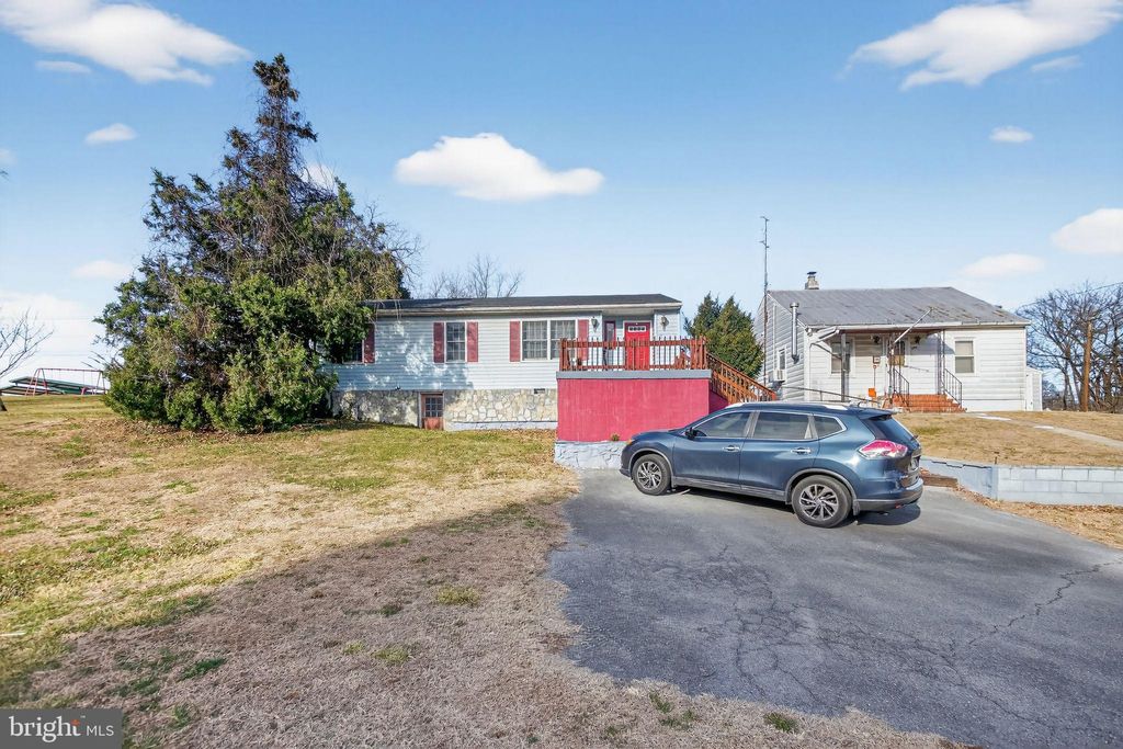 Photo of 710 Porter Avenue, MARTINSBURG, WV 25401 (MLS # WVBE2048052)