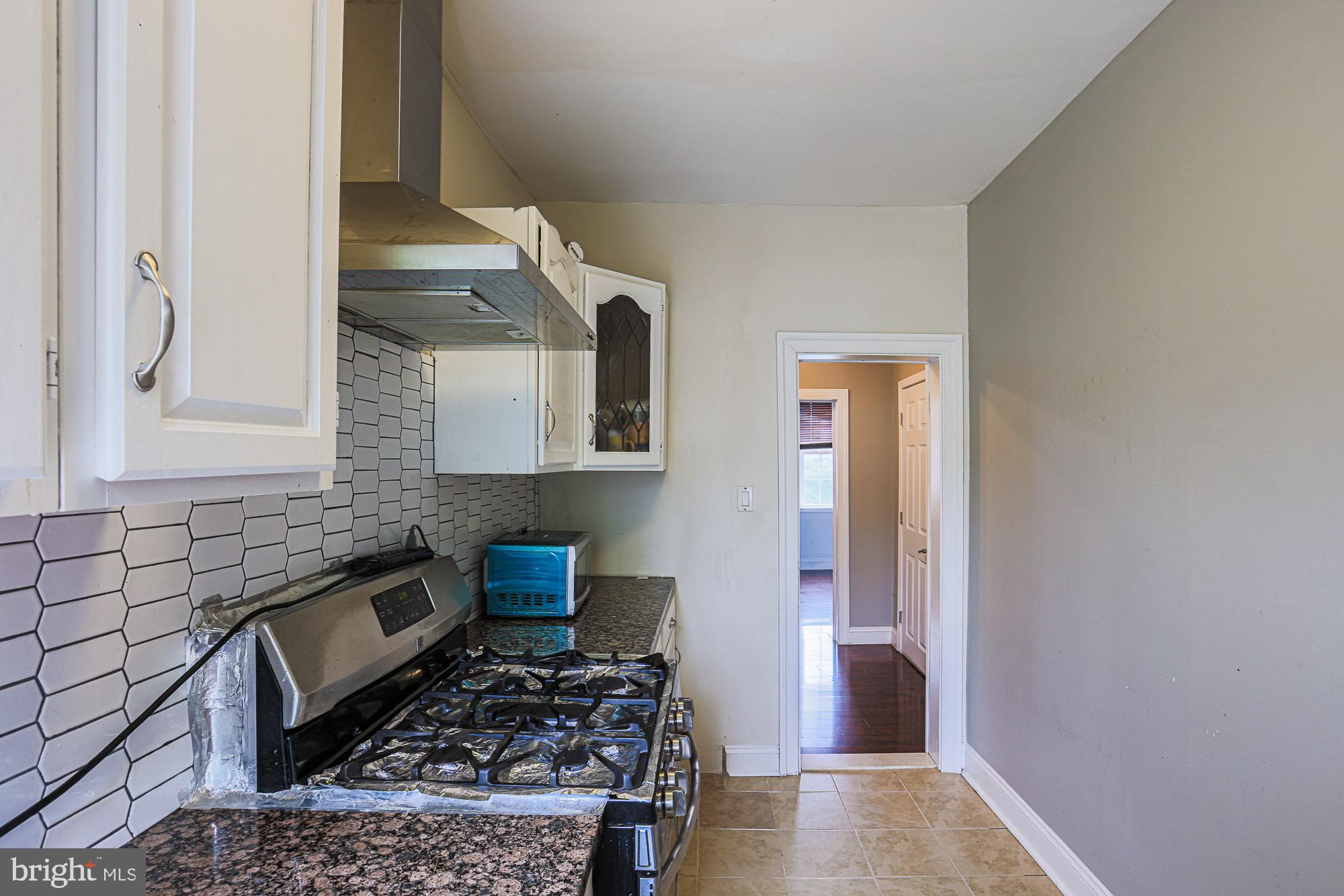 PARKVILLE - Commercial Sale