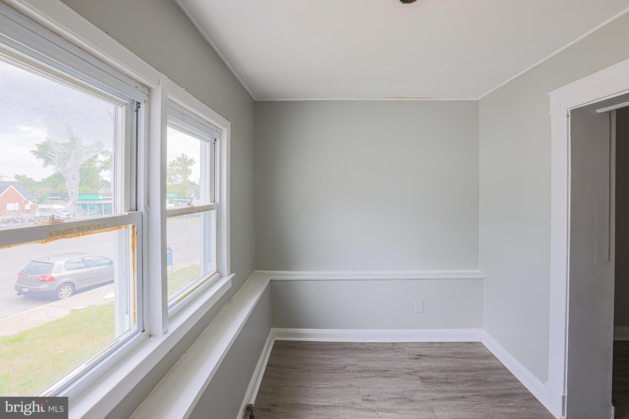 PARKVILLE - Commercial Sale