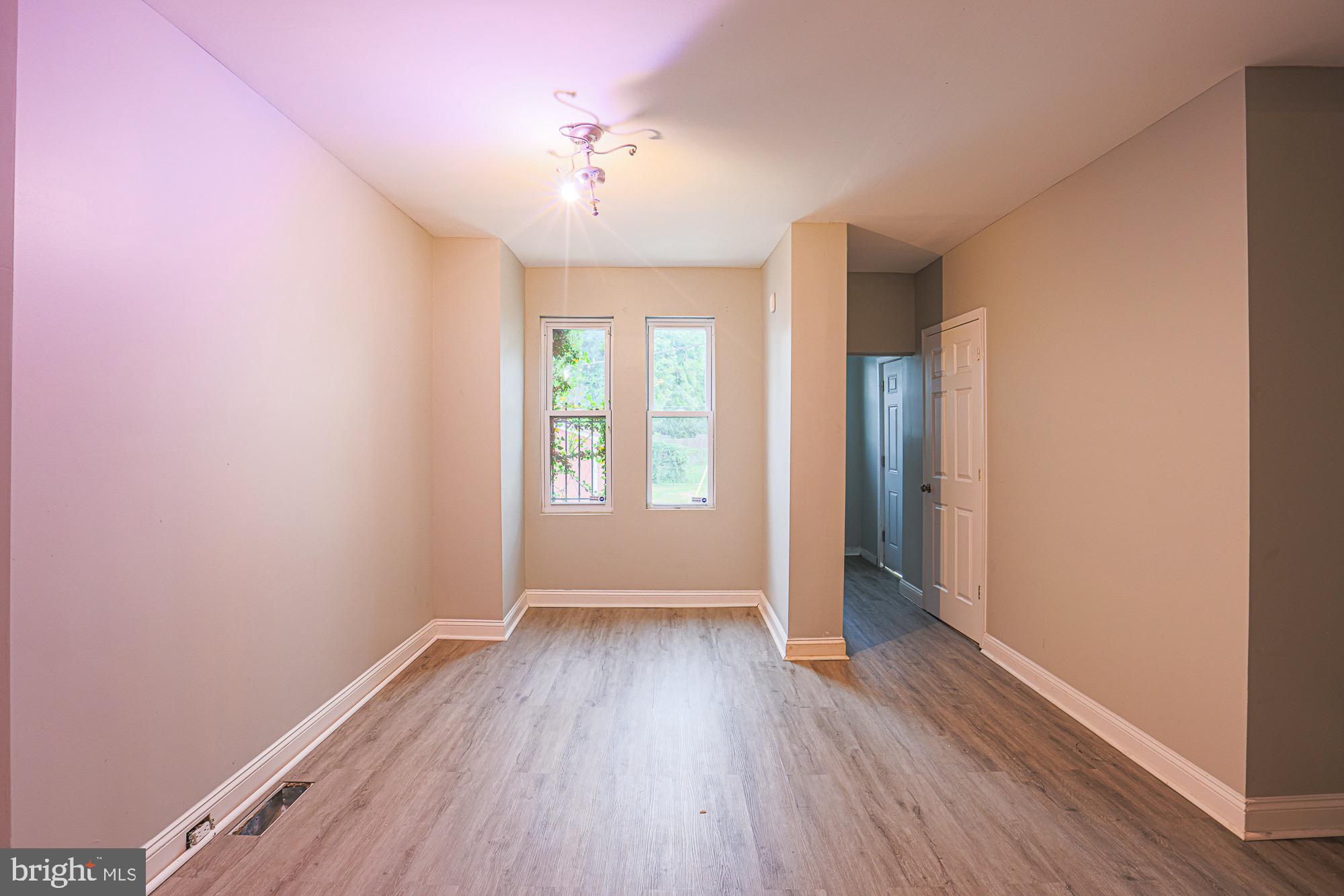 PARKVILLE - Commercial Sale