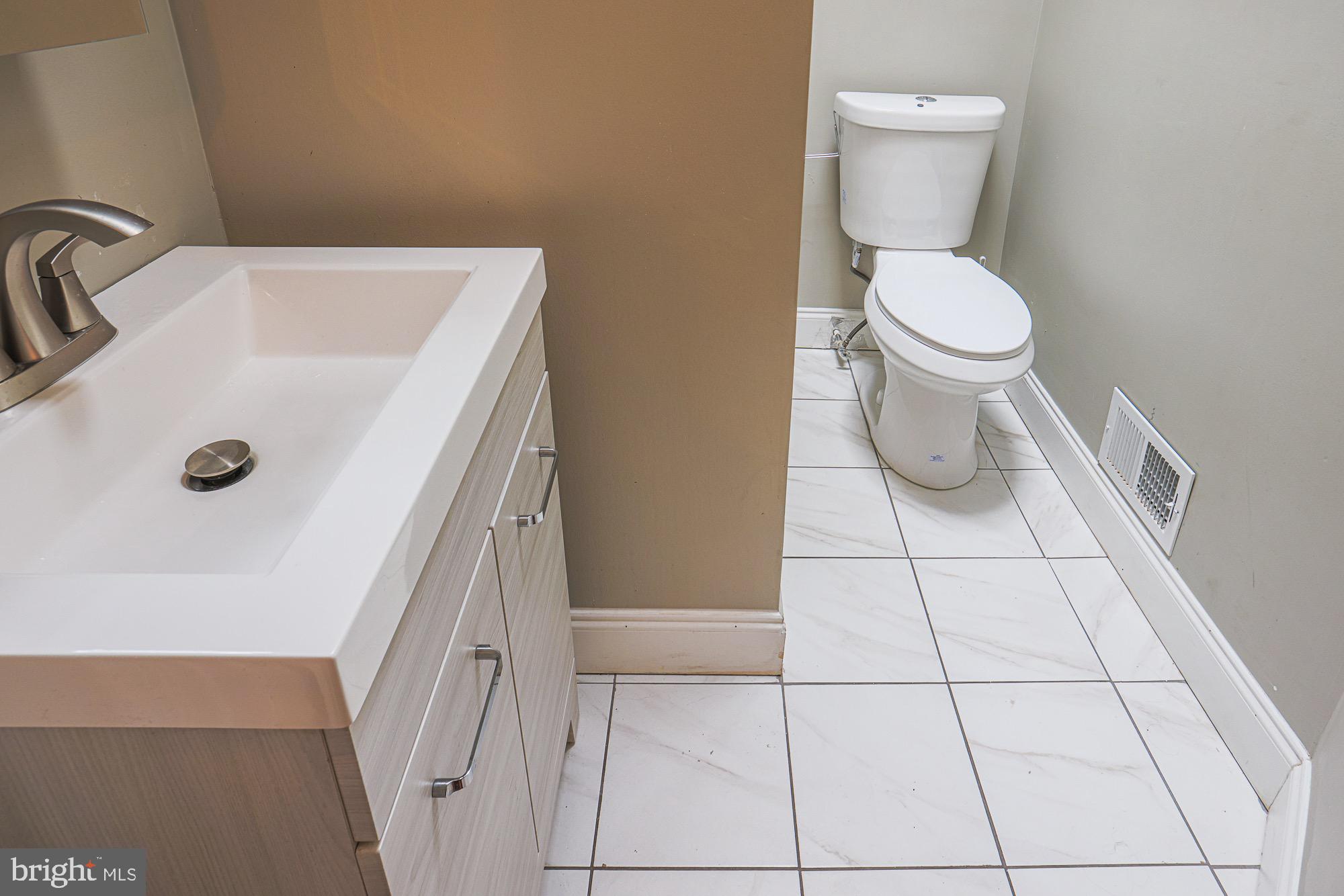 PARKVILLE - Commercial Sale