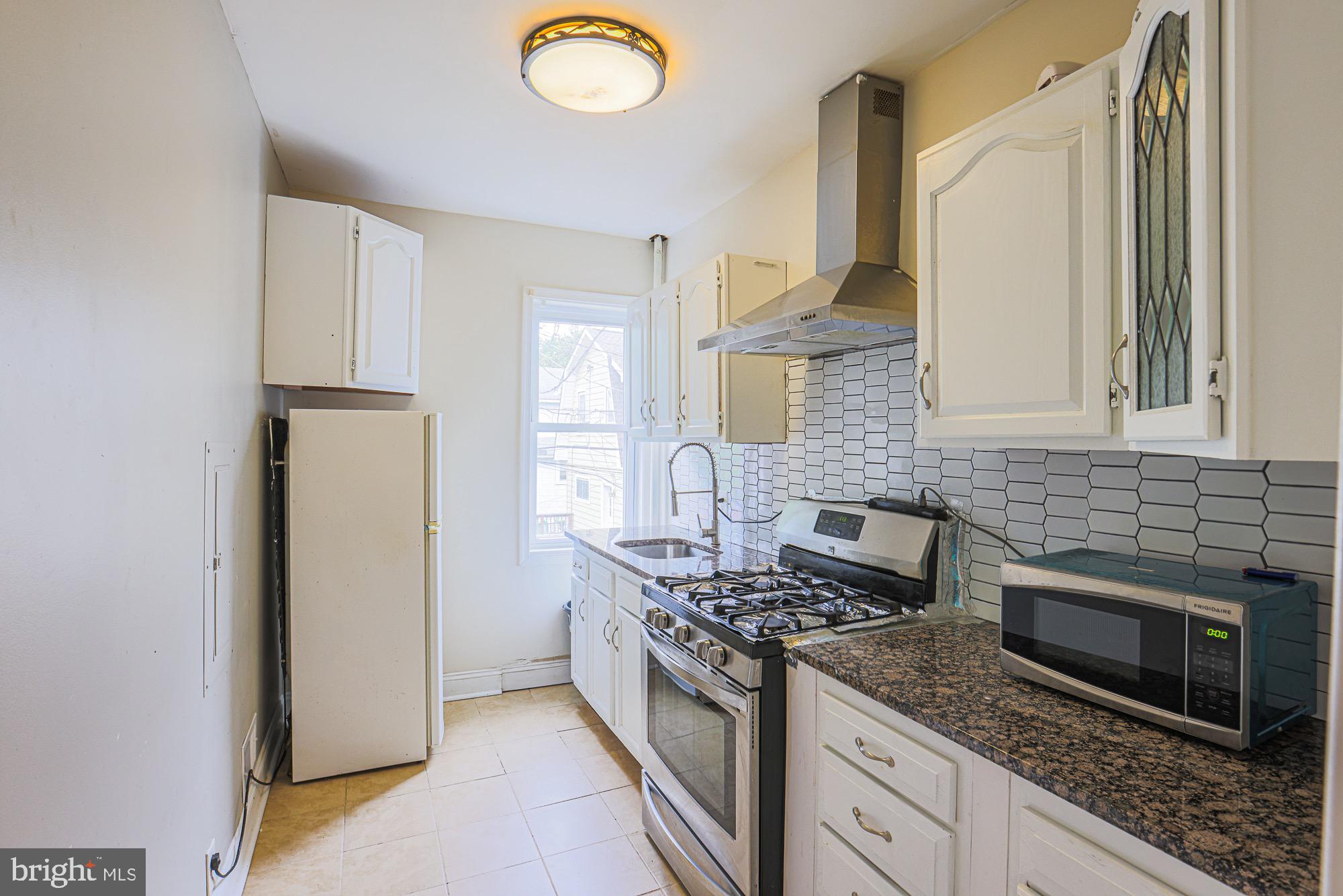 PARKVILLE - Commercial Sale