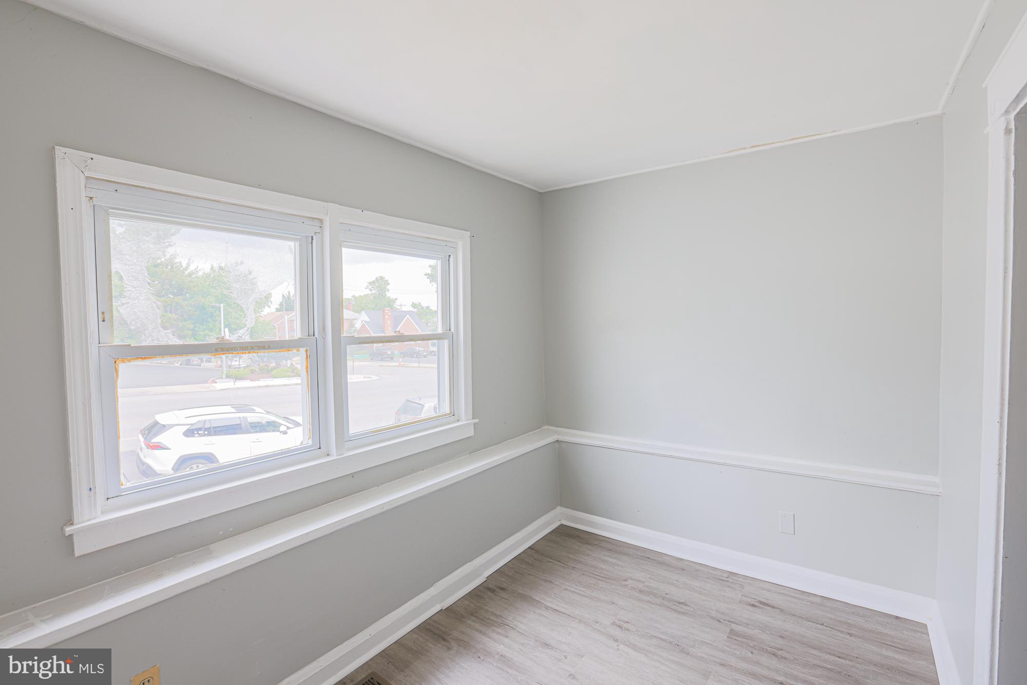 PARKVILLE - Commercial Sale