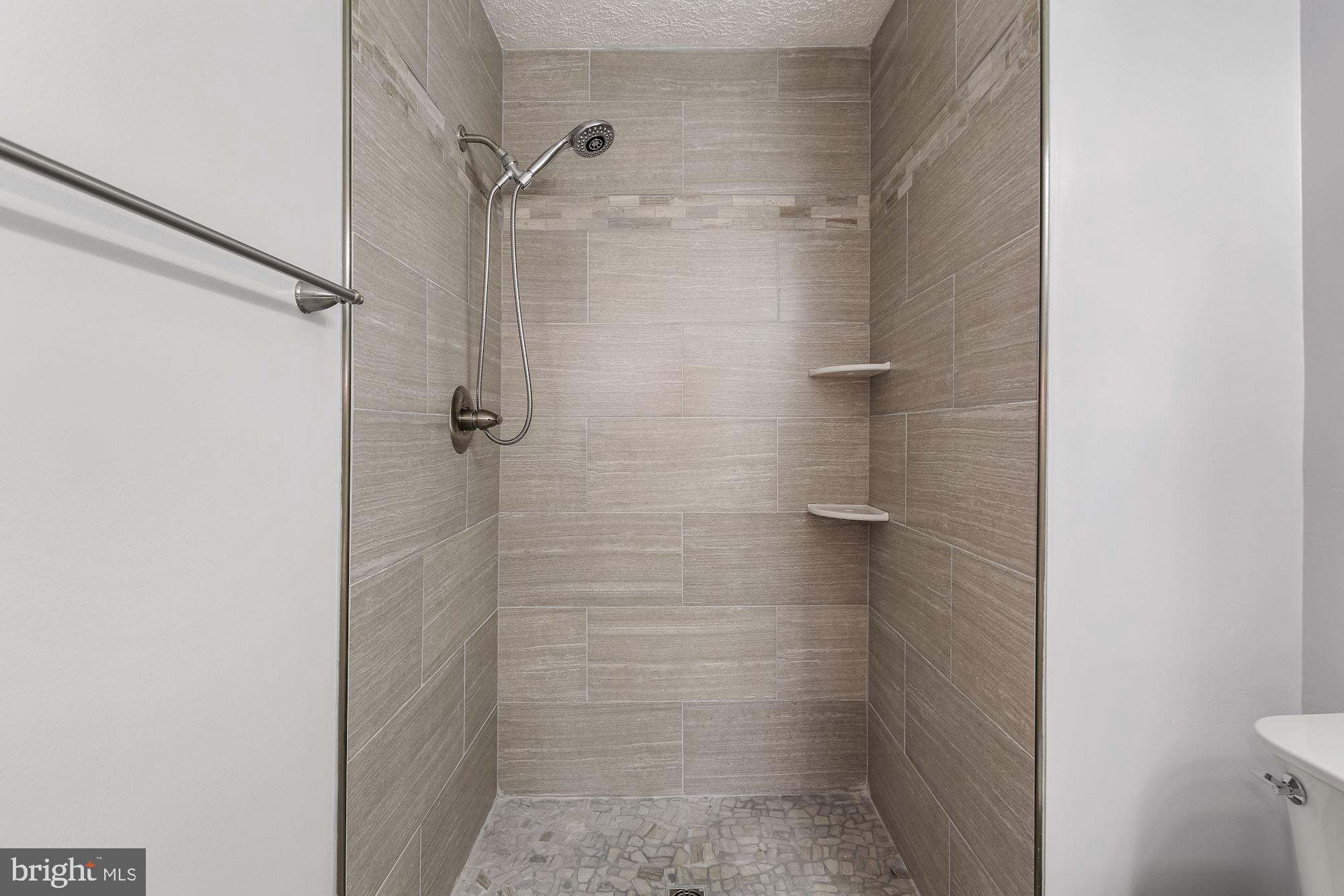 GLEN ORA-PLAT 11> - Residential