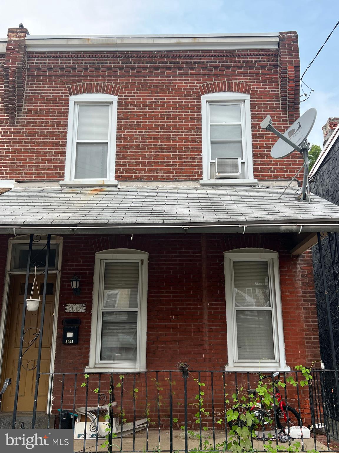 This property adorns 3 nice size bedrooms and a full bath. You have a blank canvas to create your dream space. A fantastic opportunity for buyers ready to create their dream home or add to their investment portfolio—schedule your showing today!