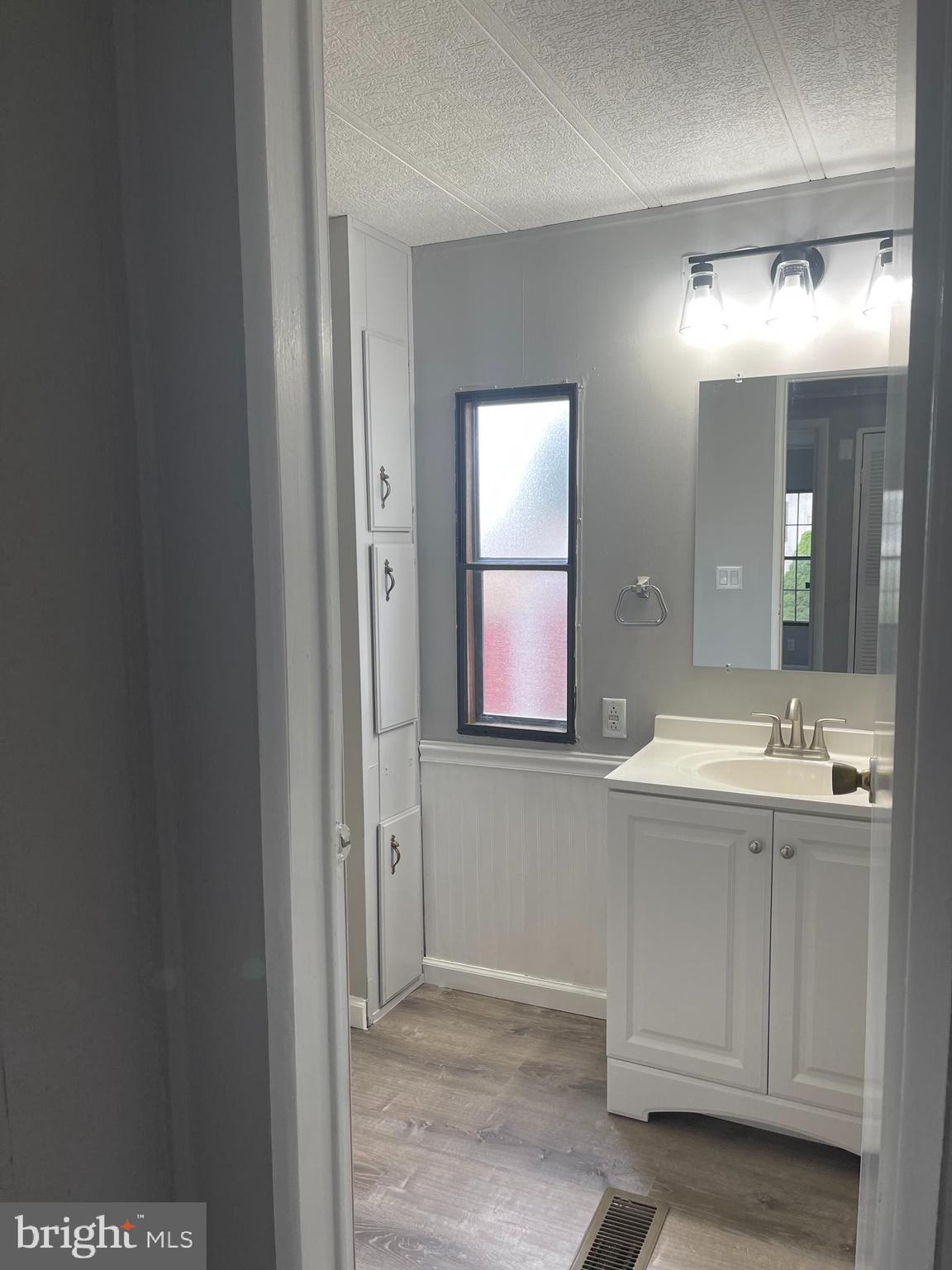 COUNTRY MANOR FARMS - Residential