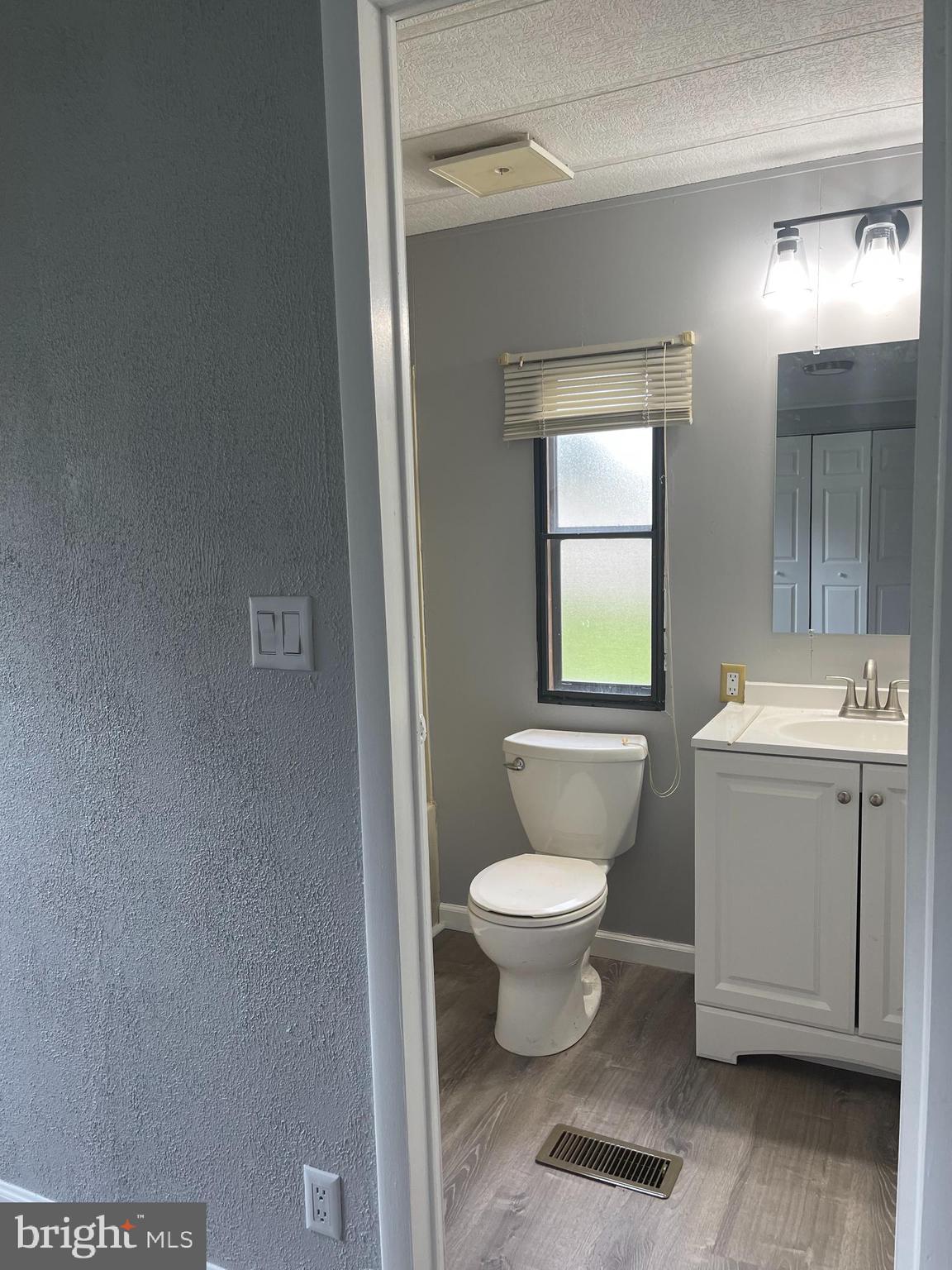 COUNTRY MANOR FARMS - Residential