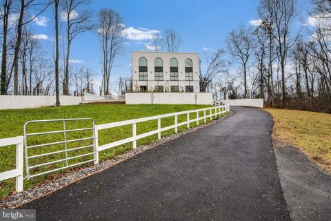 17806 DRY MILL ROAD LEESBURG VA 20175