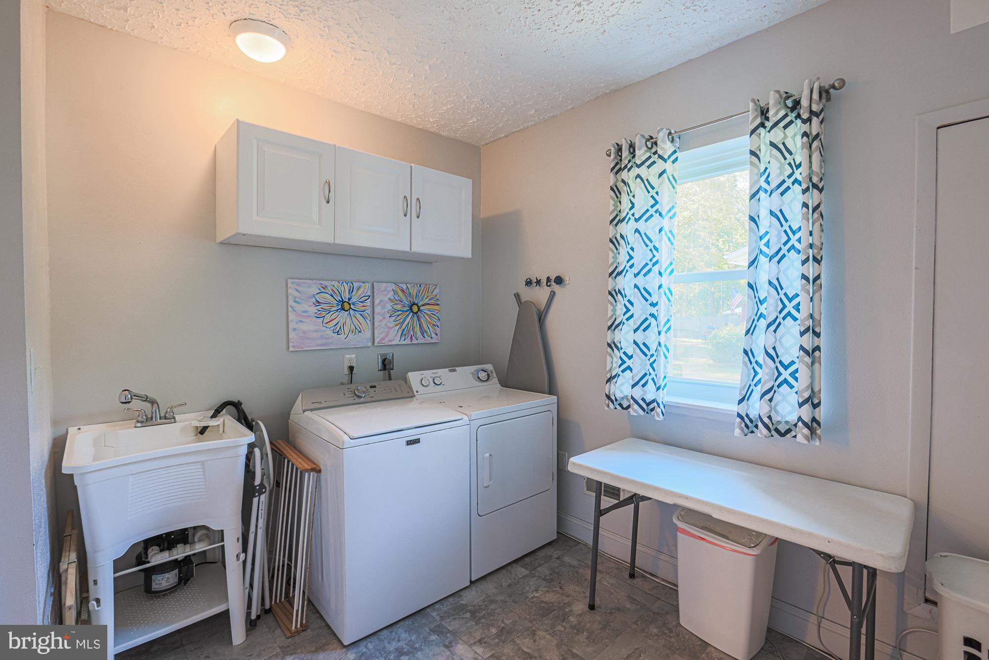 LAKE SHORE - Residential