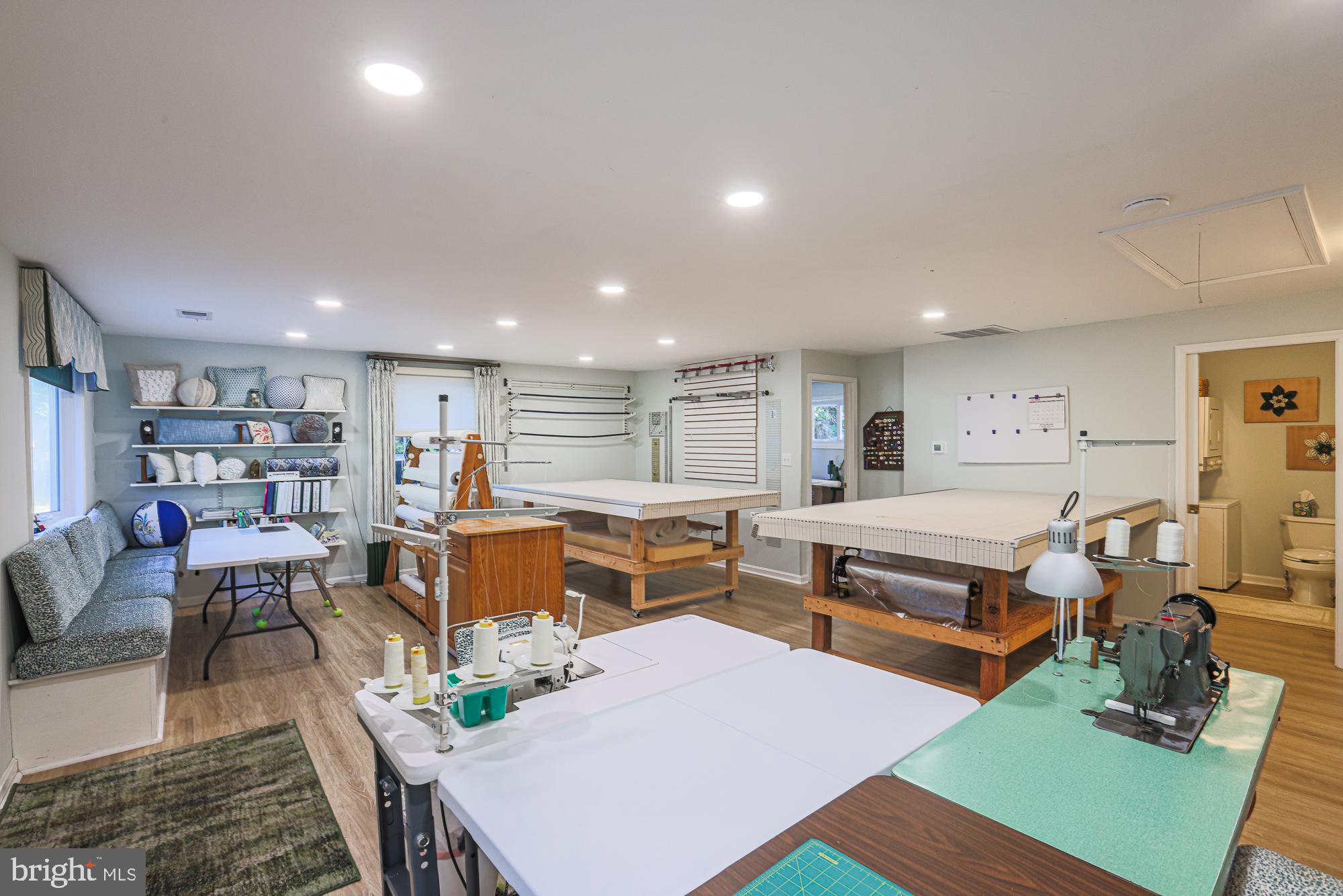 LAKE SHORE - Residential