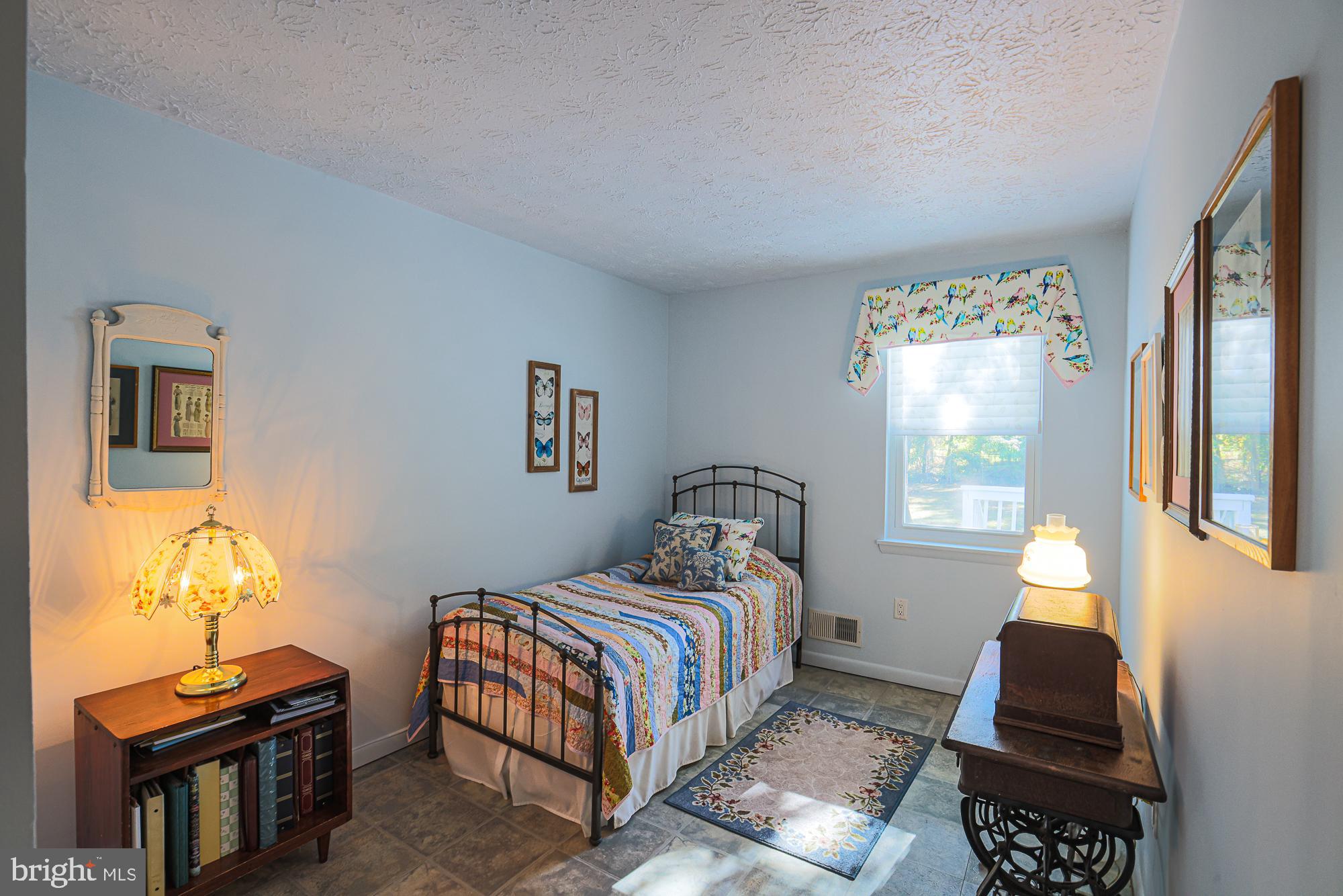 LAKE SHORE - Residential