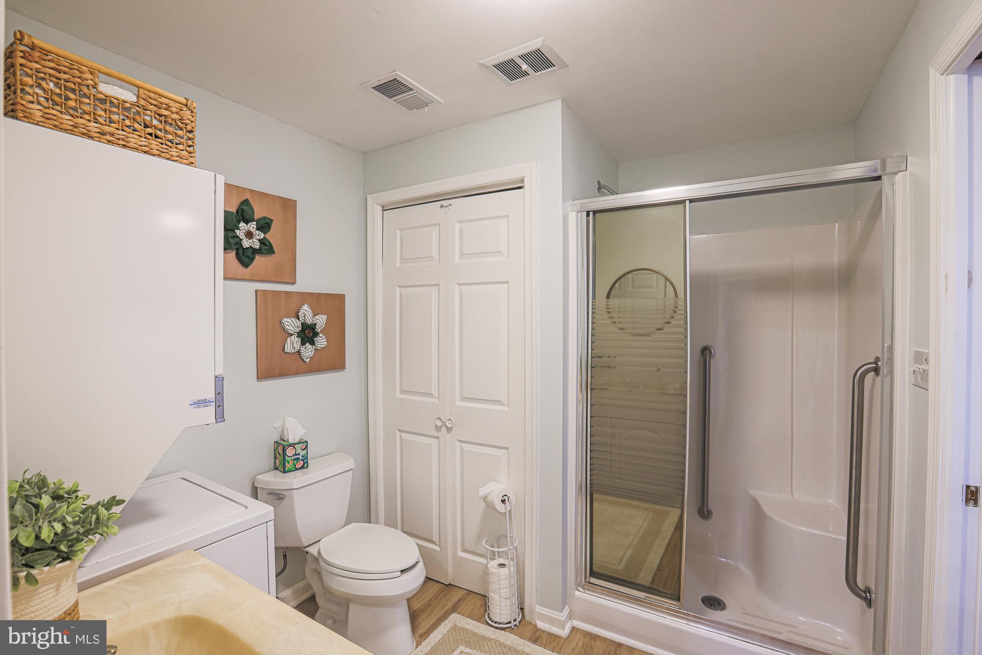 LAKE SHORE - Residential