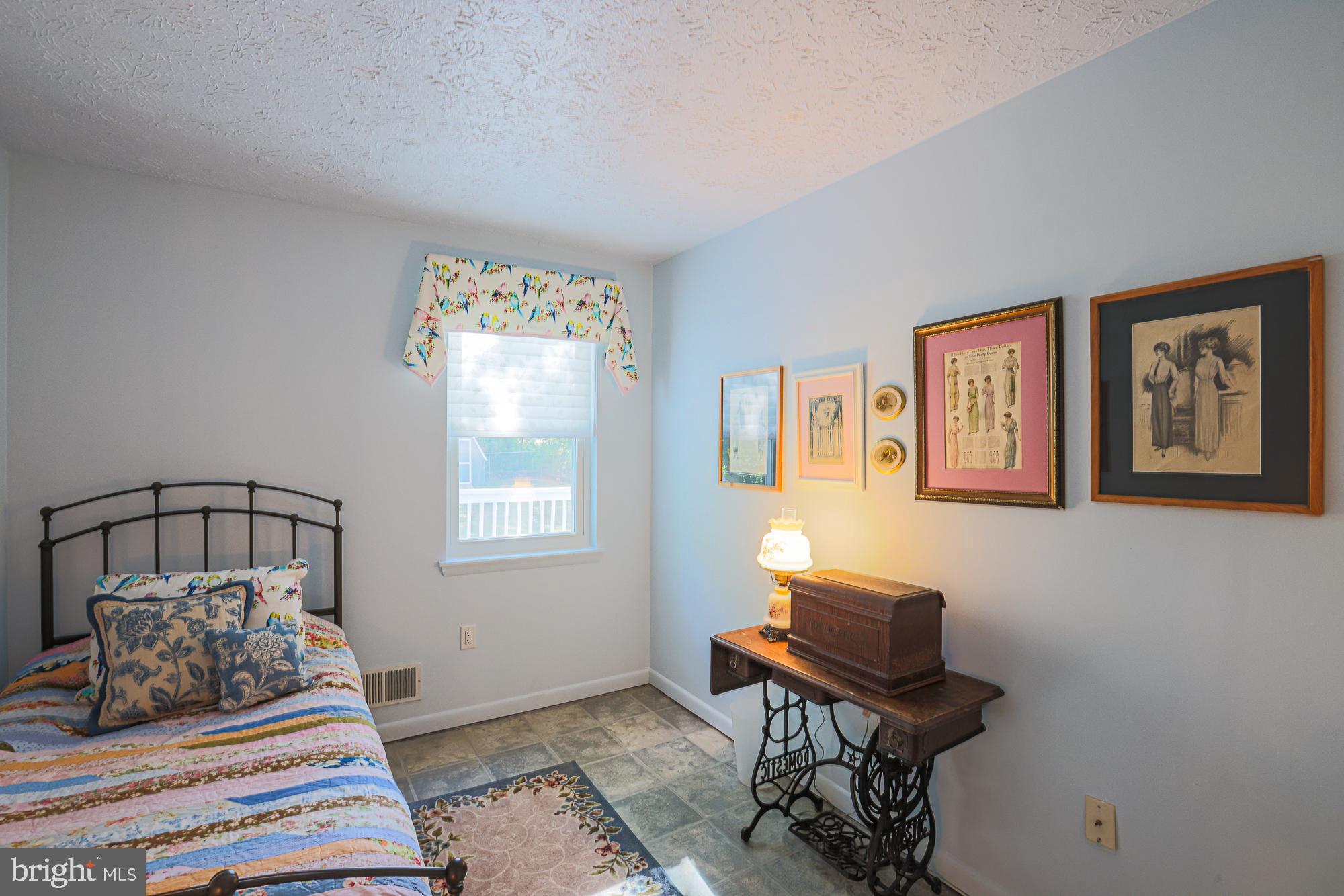 LAKE SHORE - Residential