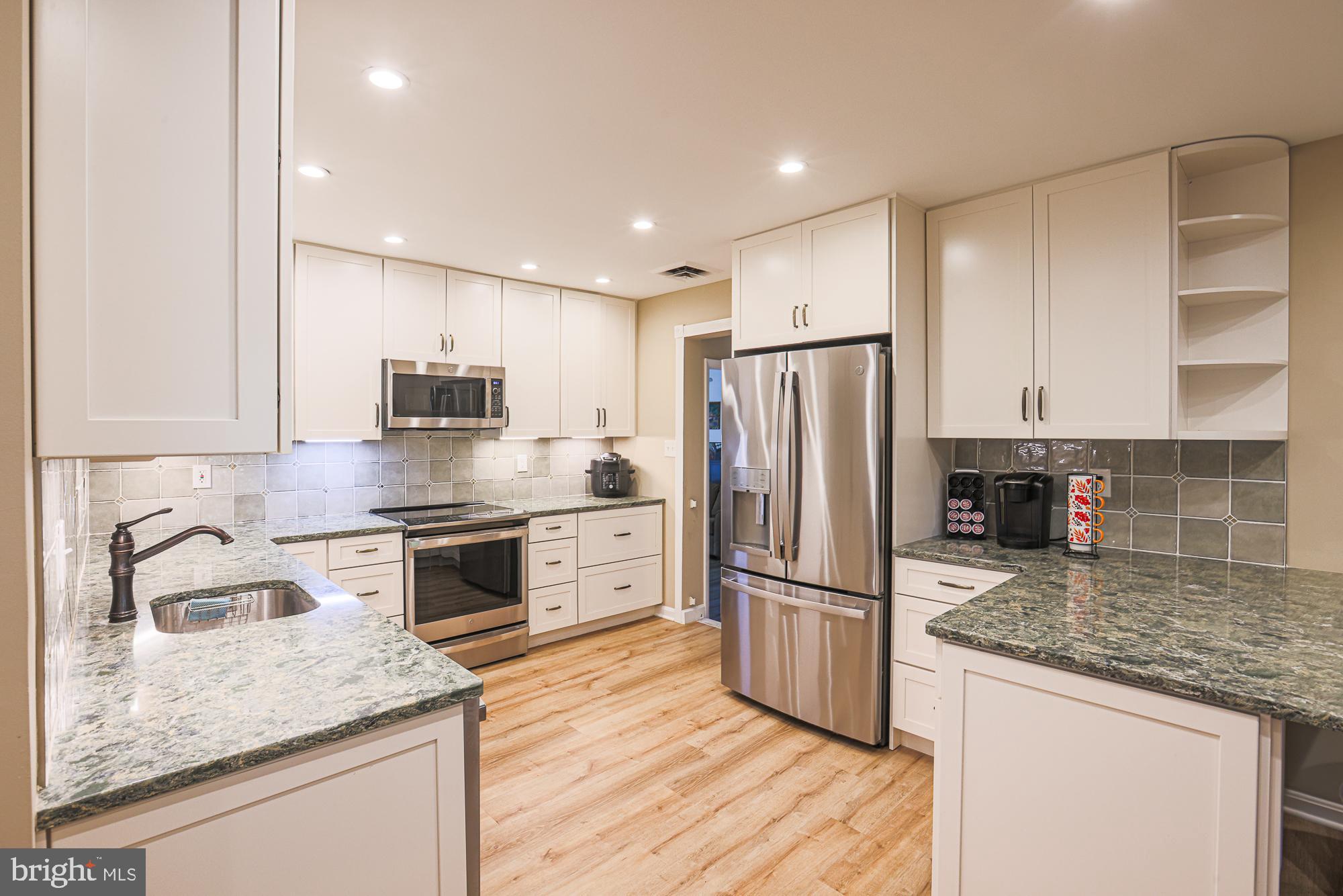 LAKE SHORE - Residential