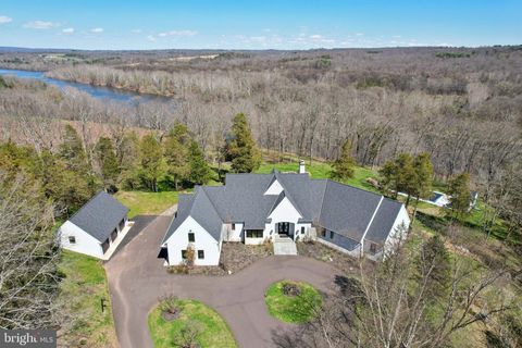 2 CEDAR LANE ERWINNA PA 18920