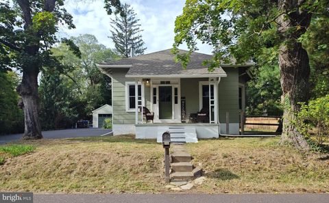 137 MATHEWS AVENUE DOYLESTOWN PA 18901