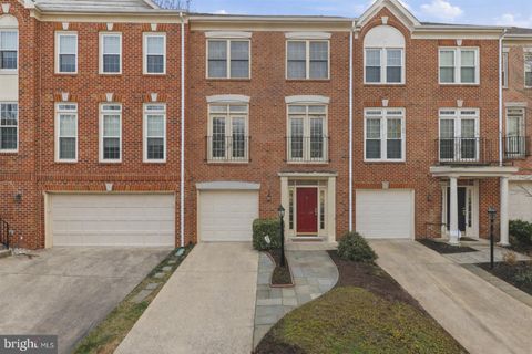 Photo of 1319 Sundial Drive, RESTON, VA 20194 (MLS # VAFX2294062)