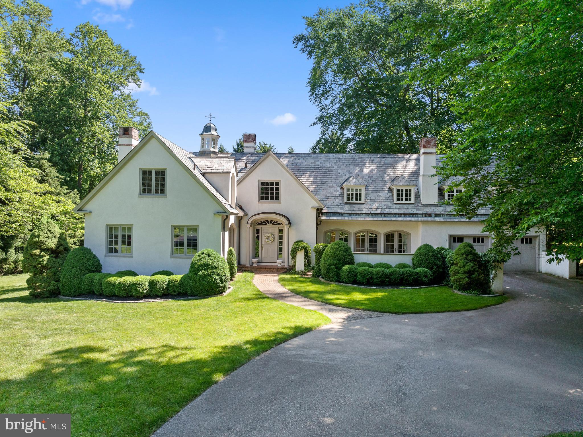 599 LONGCHAMPS DRIVE
