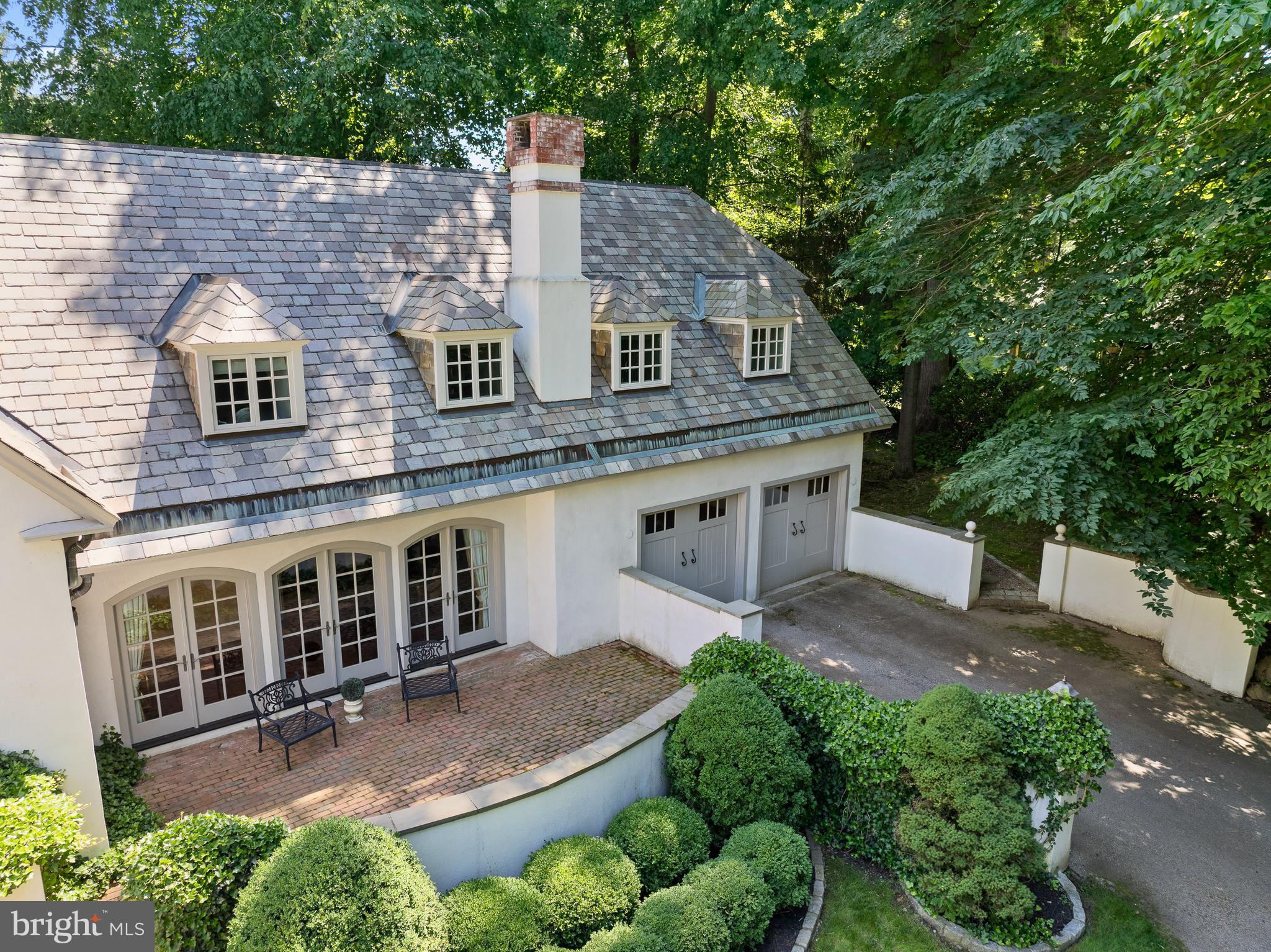 599 LONGCHAMPS DRIVE