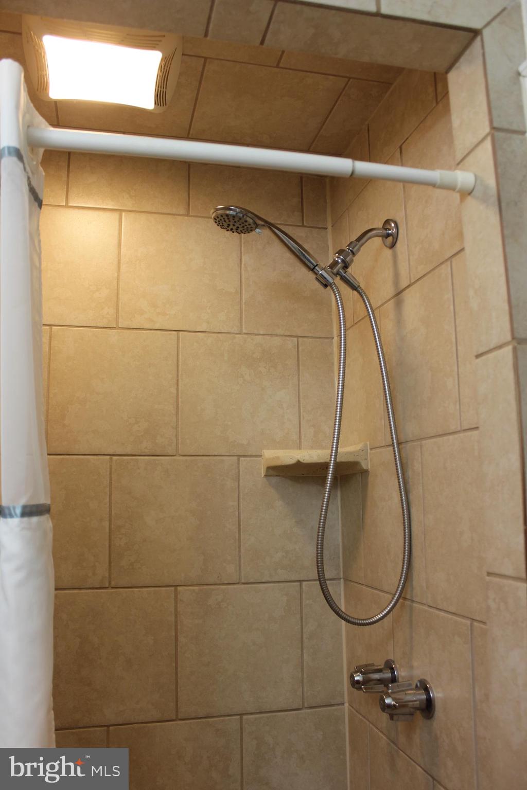 LOWER MOYAMENSING - Residential Lease