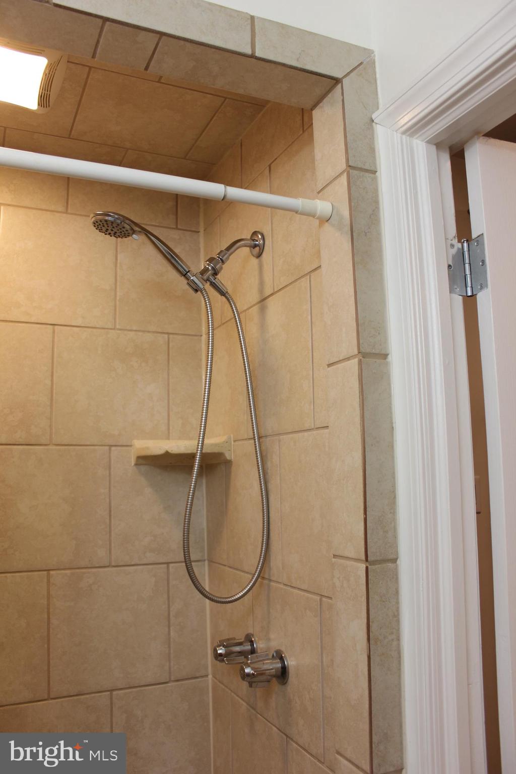 LOWER MOYAMENSING - Residential Lease