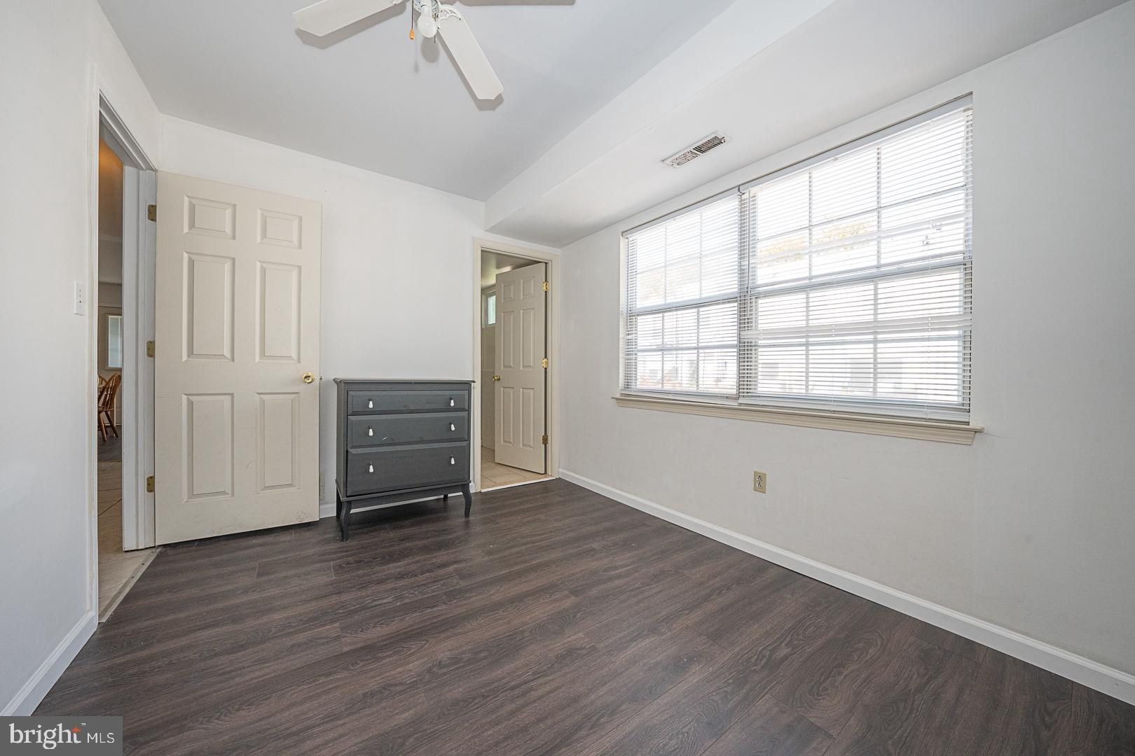 EAST FALLS - Residential Lease