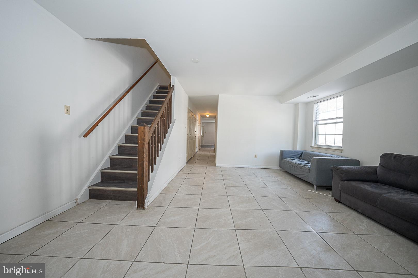 EAST FALLS - Residential Lease