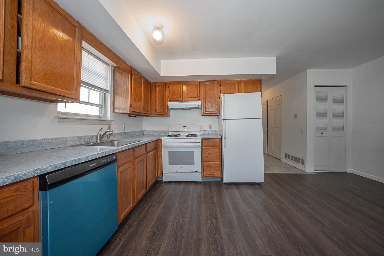 EAST FALLS - Residential Lease