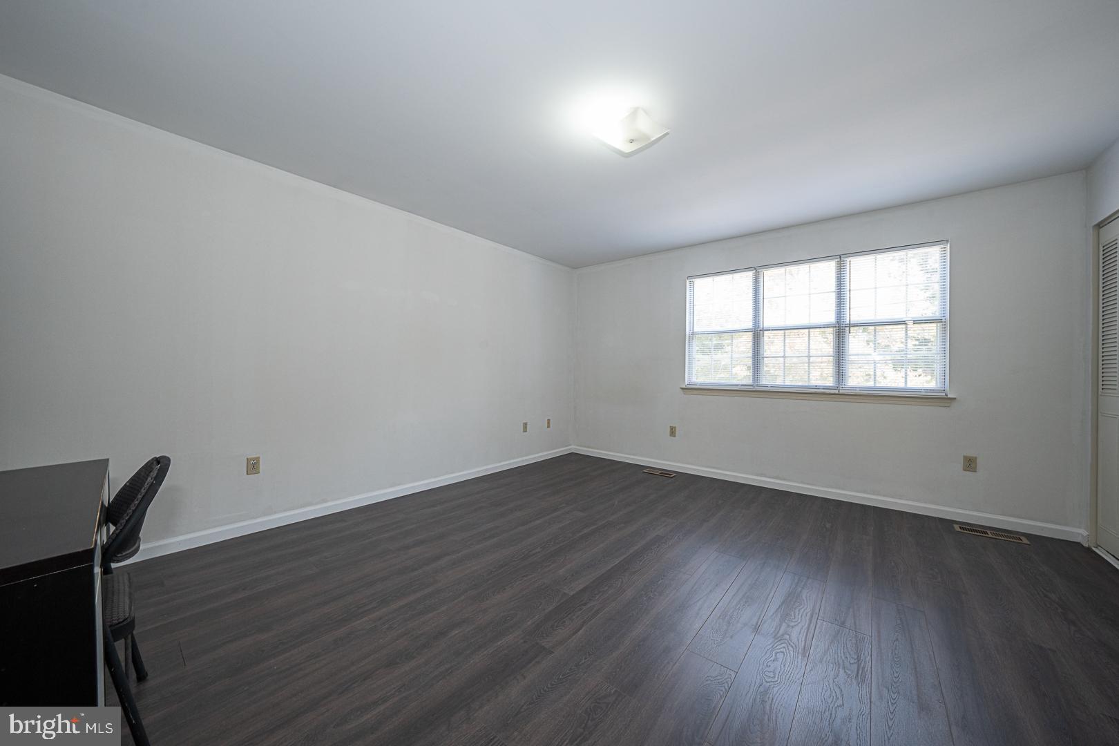 EAST FALLS - Residential Lease