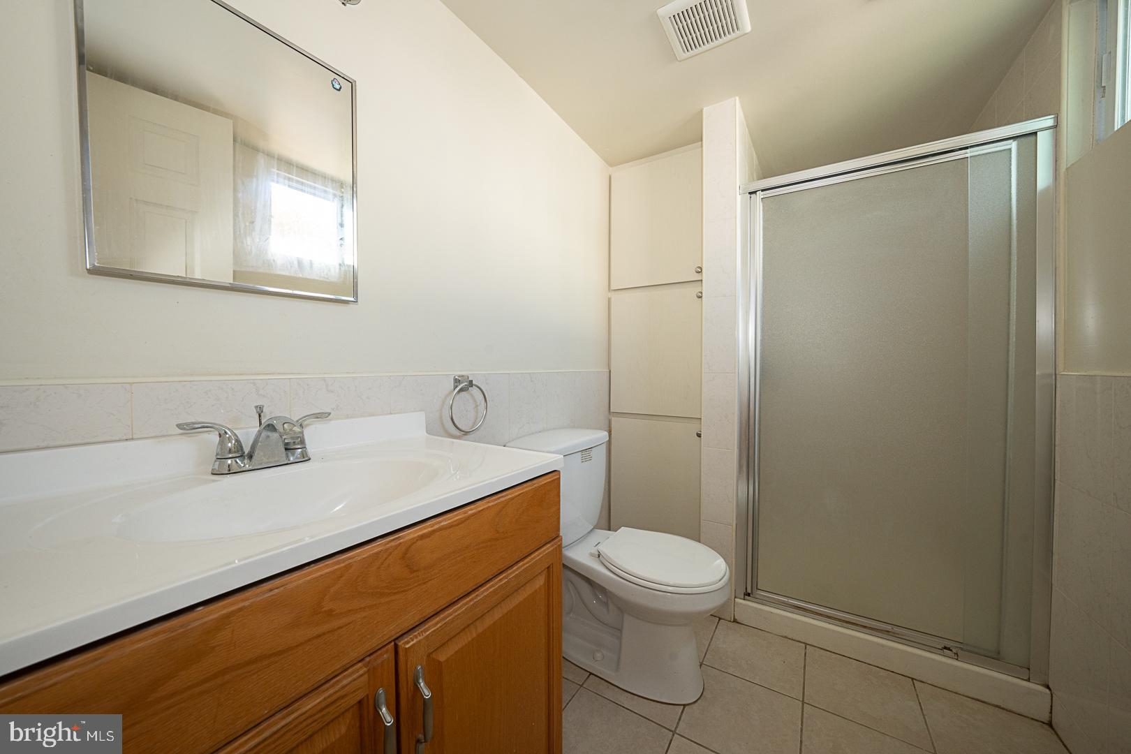 EAST FALLS - Residential Lease