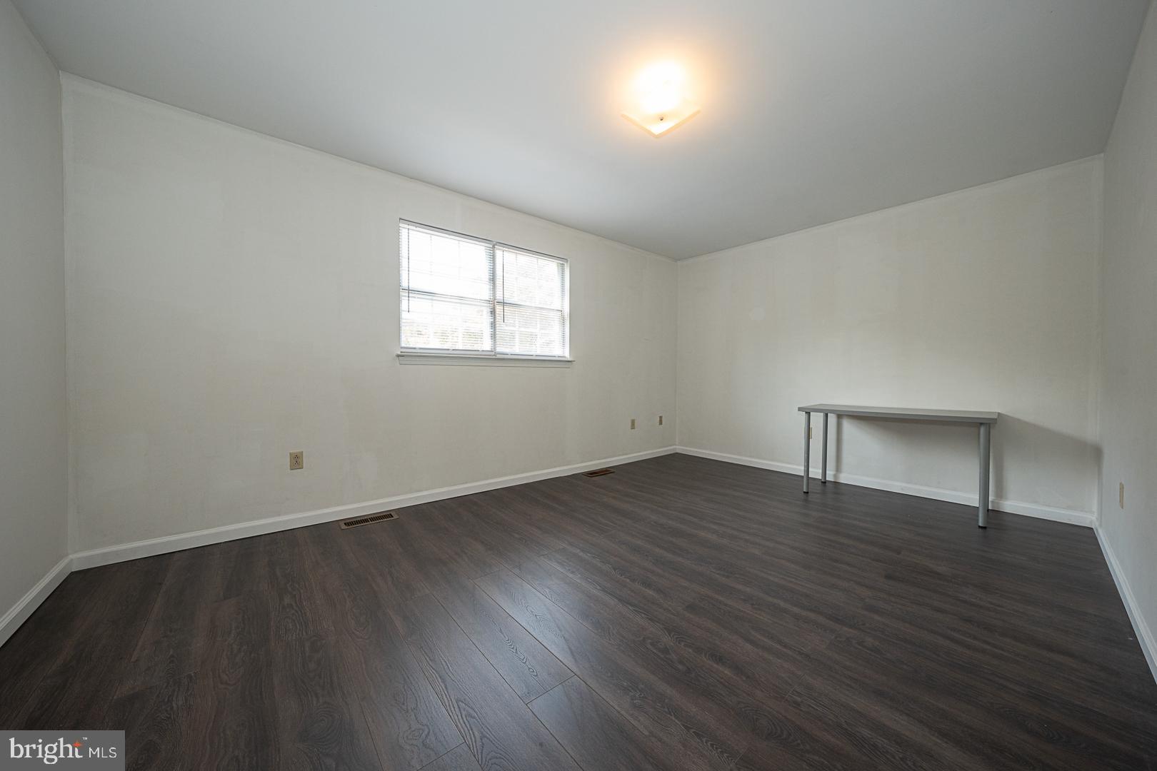 EAST FALLS - Residential Lease