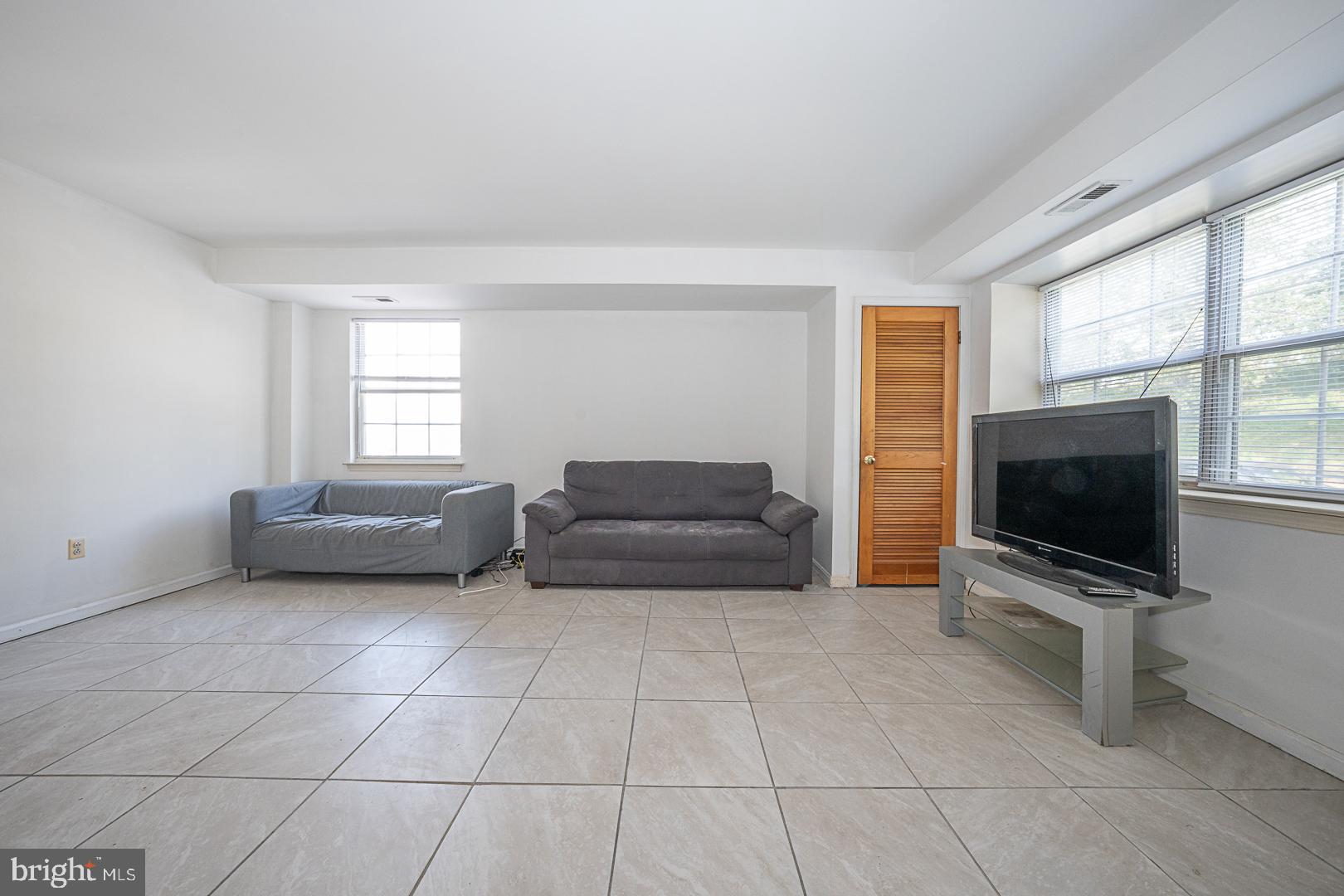 EAST FALLS - Residential Lease