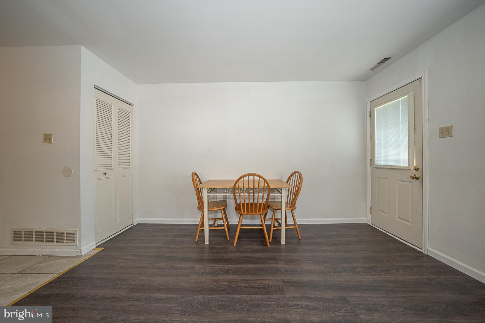 EAST FALLS - Residential Lease