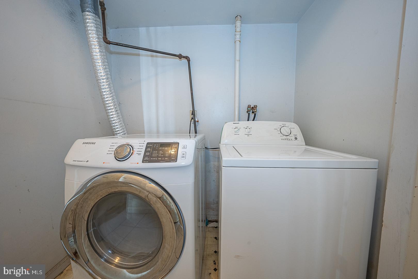 EAST FALLS - Residential Lease