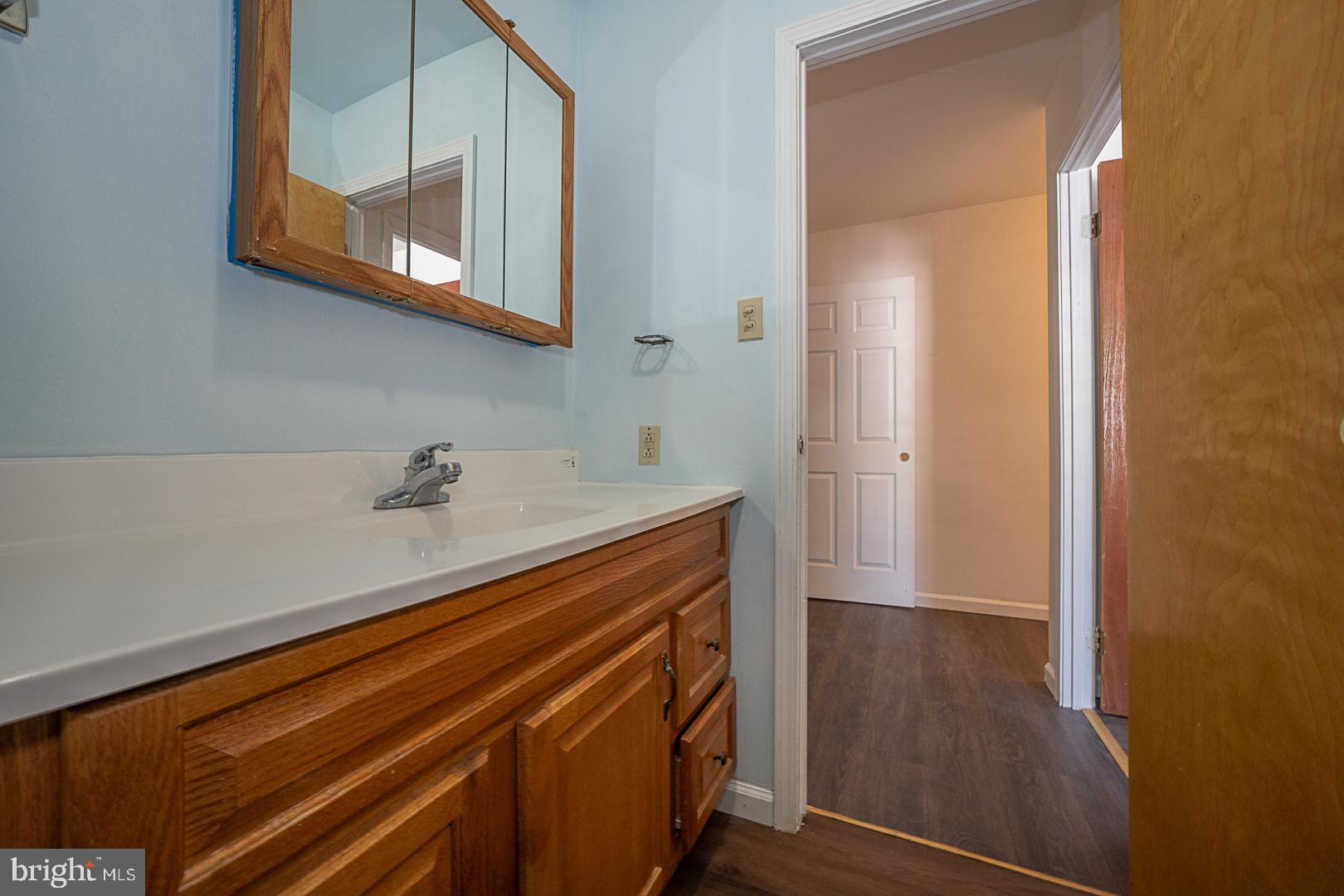 EAST FALLS - Residential Lease