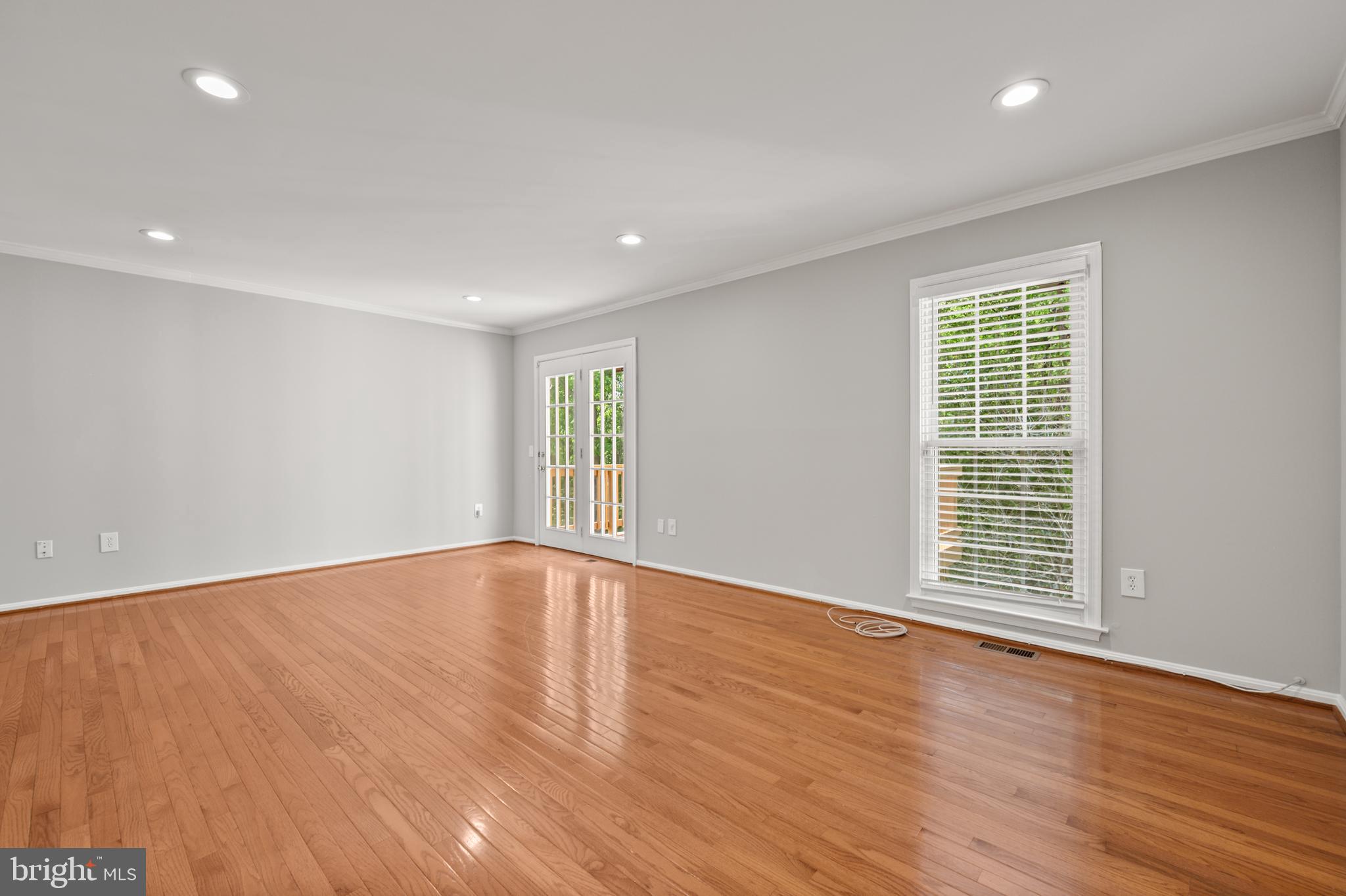 DUMONT OAKS - Residential