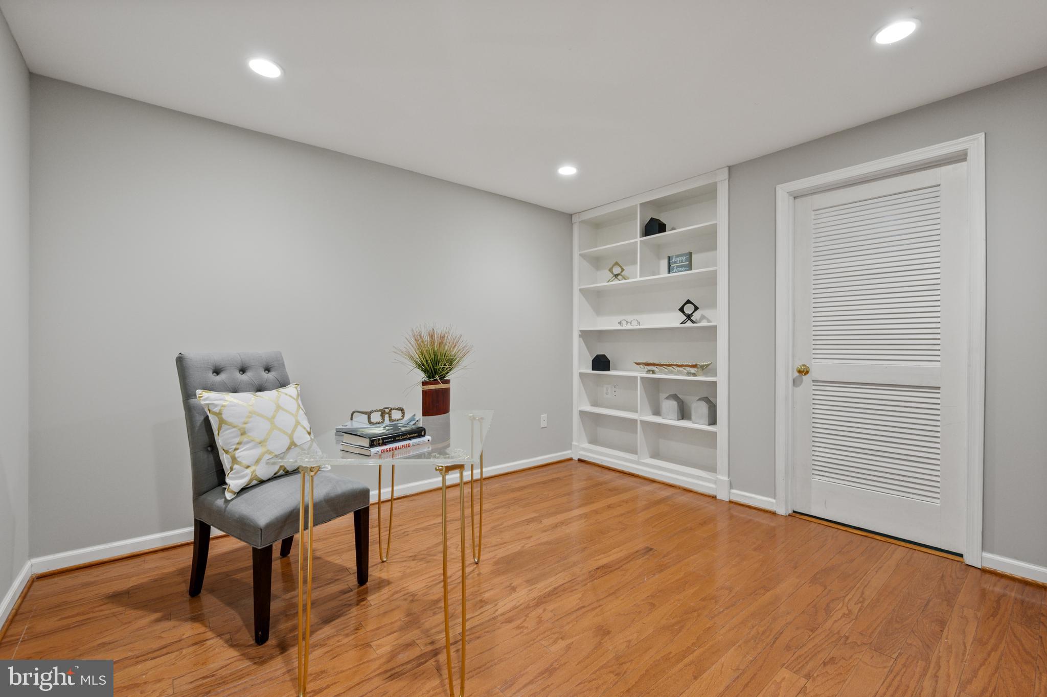 DUMONT OAKS - Residential