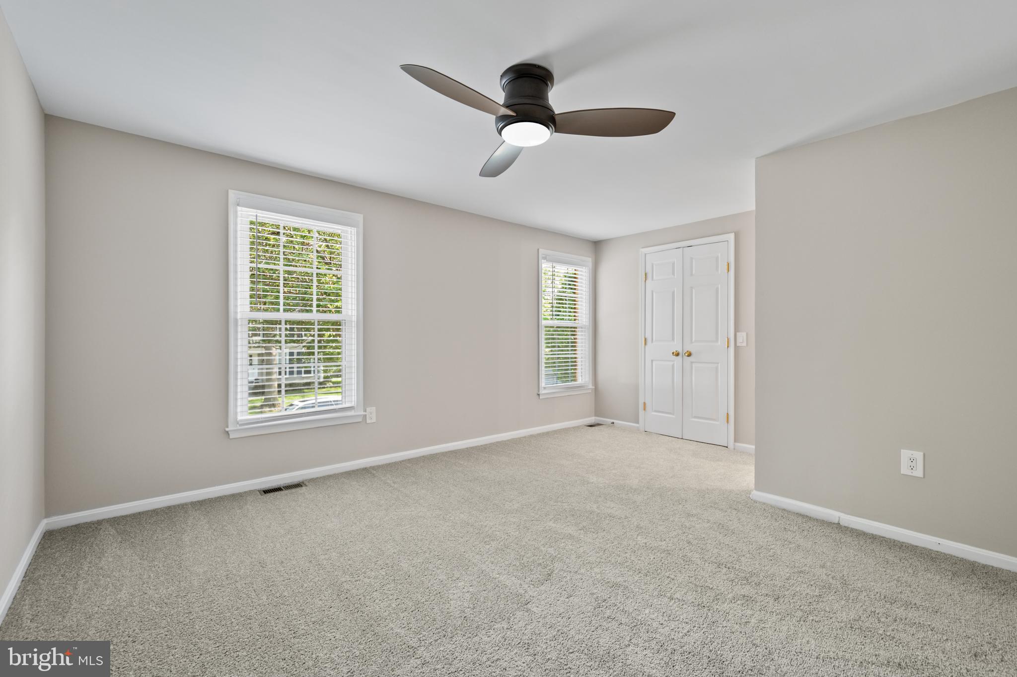 DUMONT OAKS - Residential