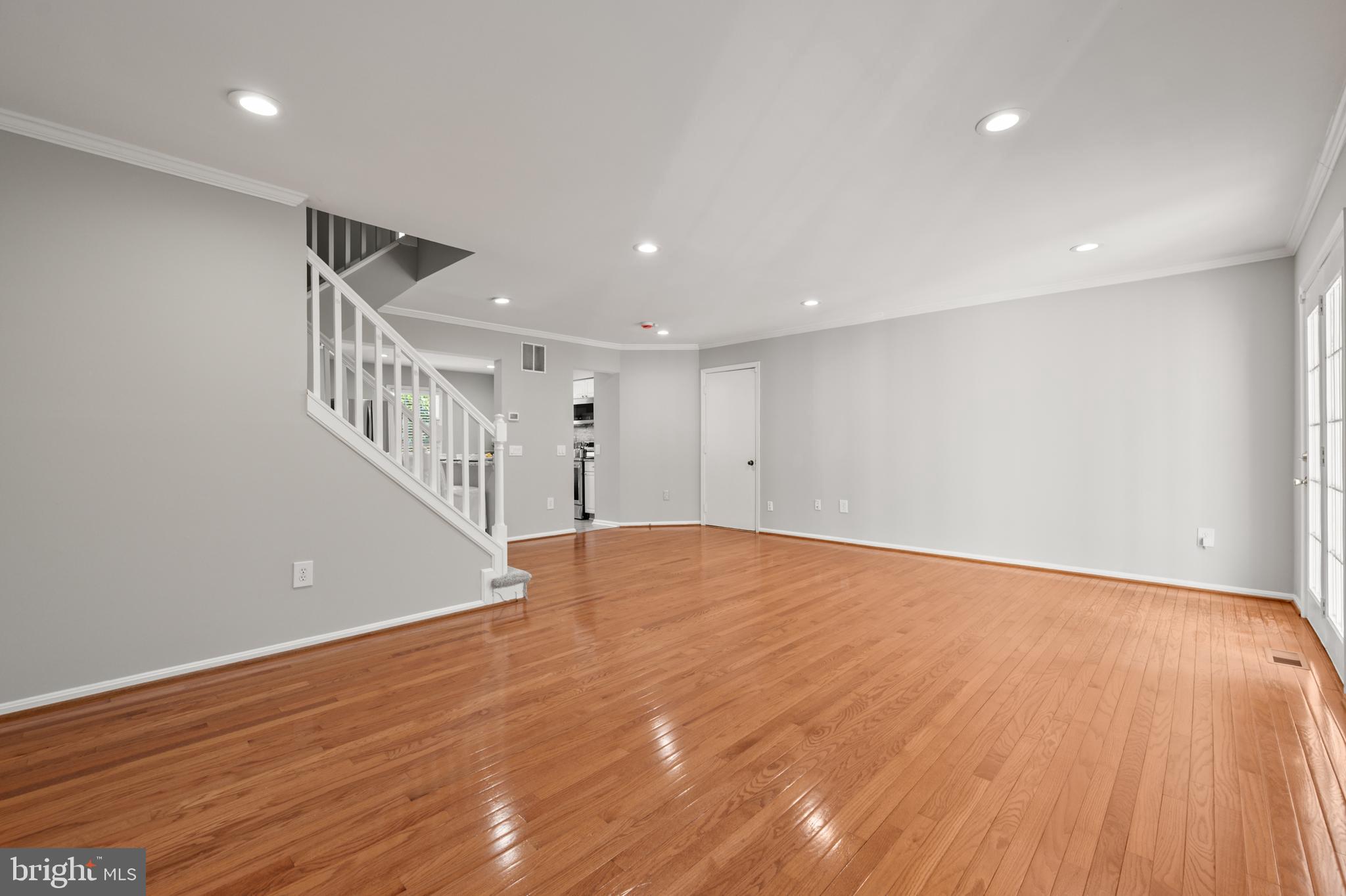 DUMONT OAKS - Residential